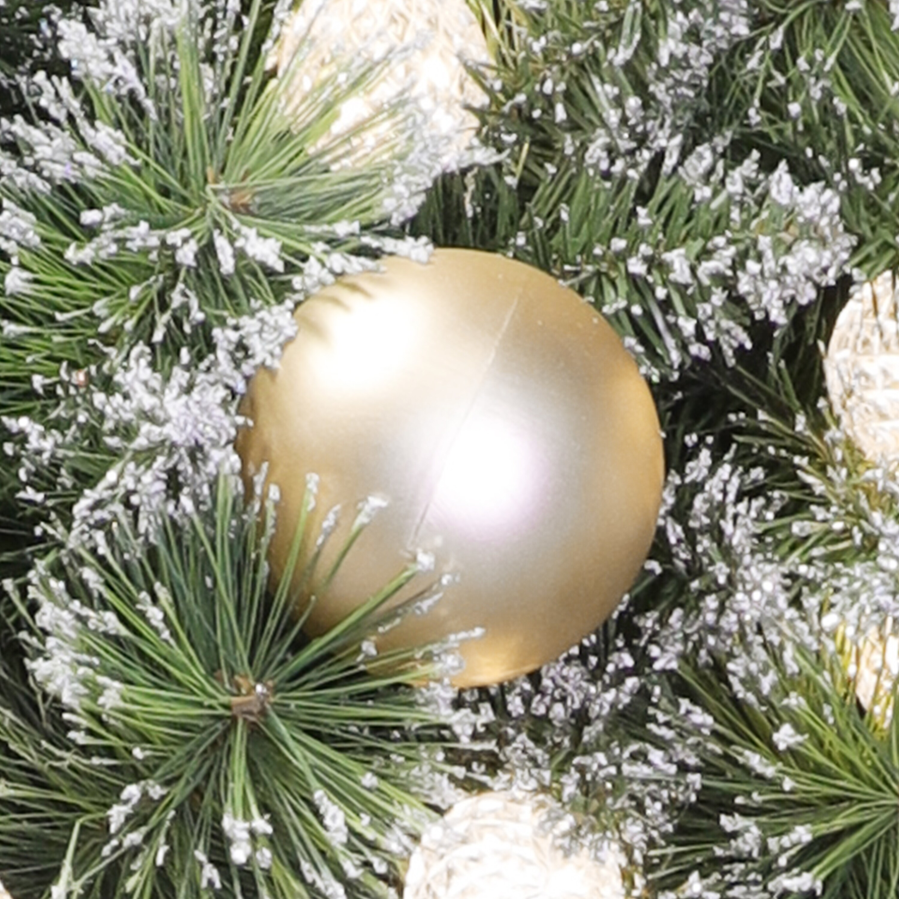Holiday Living LW24W16-48LW Artificial-Christmas-Wreaths - View #4