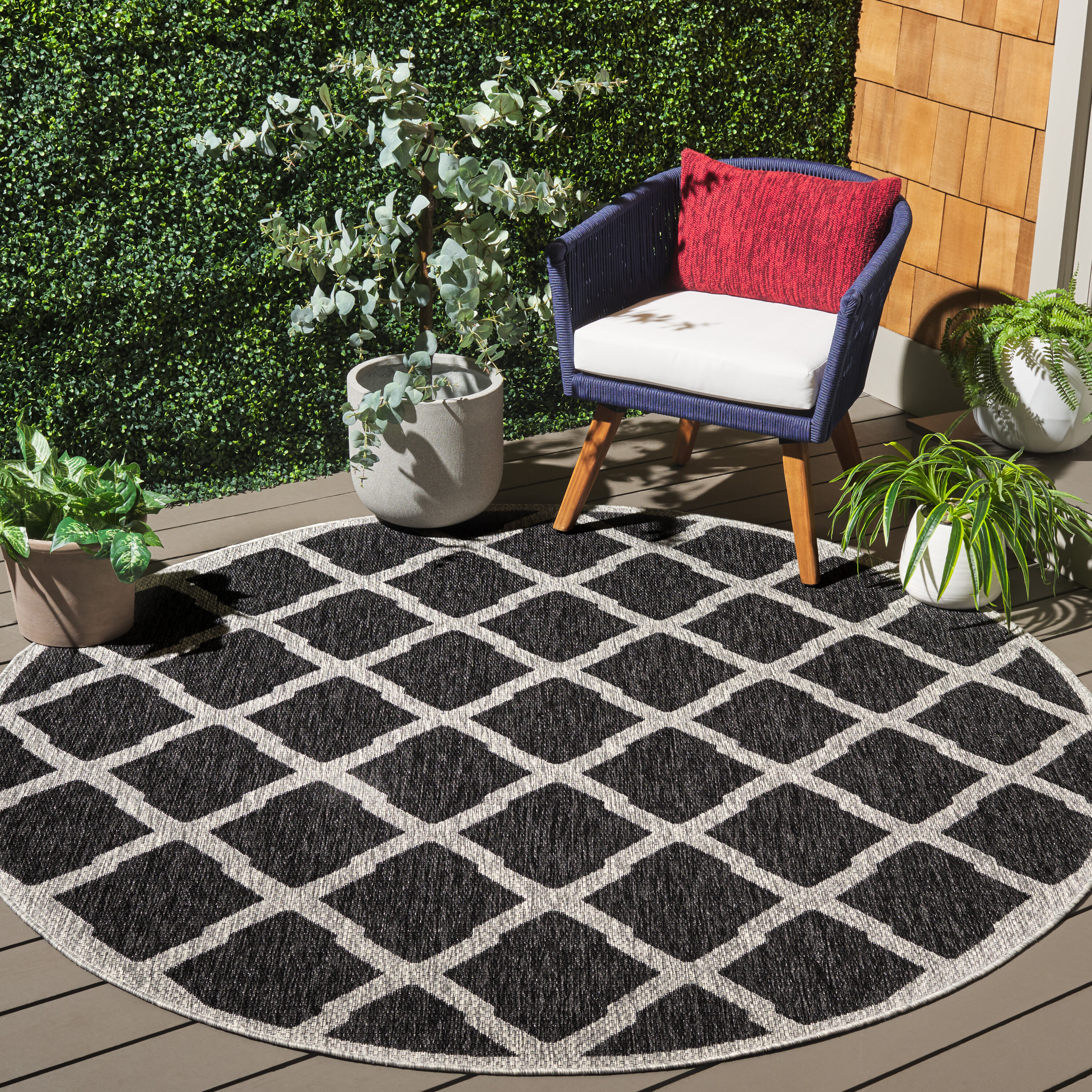 Beachy Round Rug Safavieh Beach House 268H Charcoal/Grey 6ft-7in x 6ft-7in Round Rug in ...