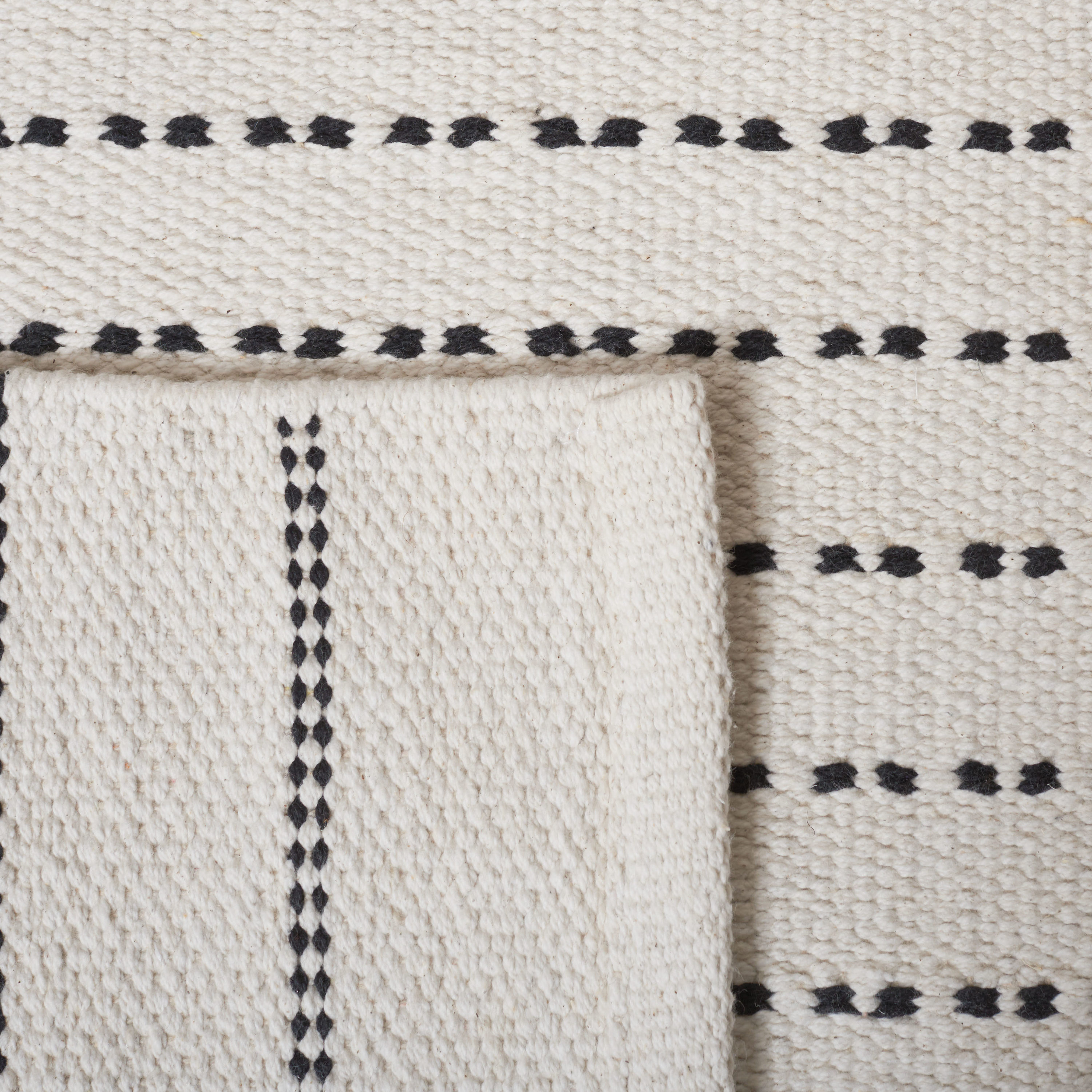 Ivory and Black Wool Flat Woven Handmade Reversible Area Rug, 5'x8'