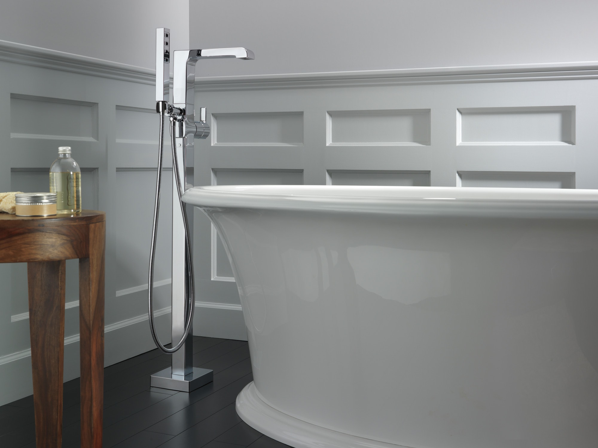 Delta T4767-BLFL Roman-Tub-Faucets - View #2