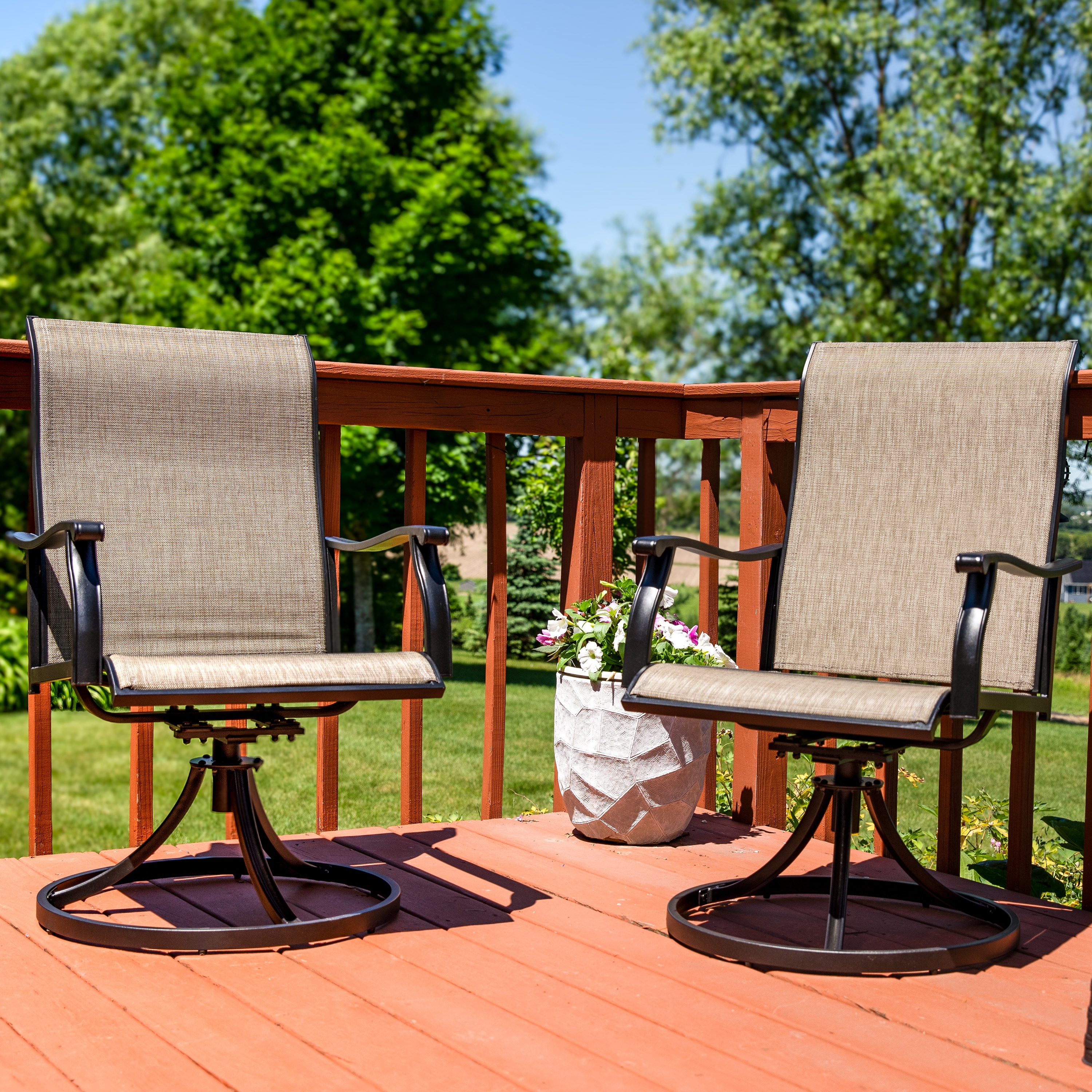 Sunnydaze Decor DL-936 Set of 2 Brown Steel Frame Swivel Dining Chair with Brown Woven Seat