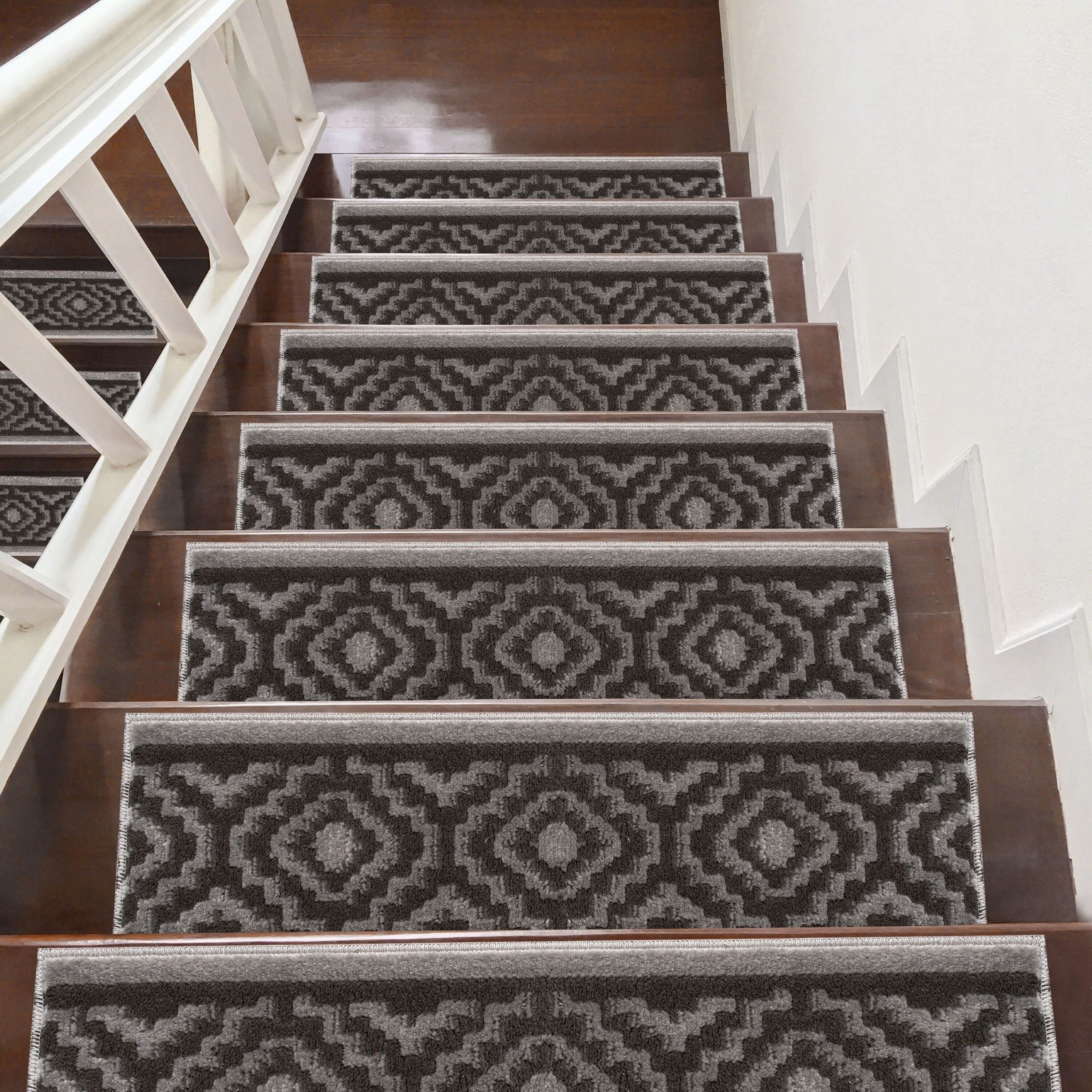 The Sofia Rugs Non-Slip Carpets (Set of 10) Machine Washable Shag White  Indoor Geometric Bohemian/Eclectic Machine Washable Stair Tread Rug in the  Rugs department at