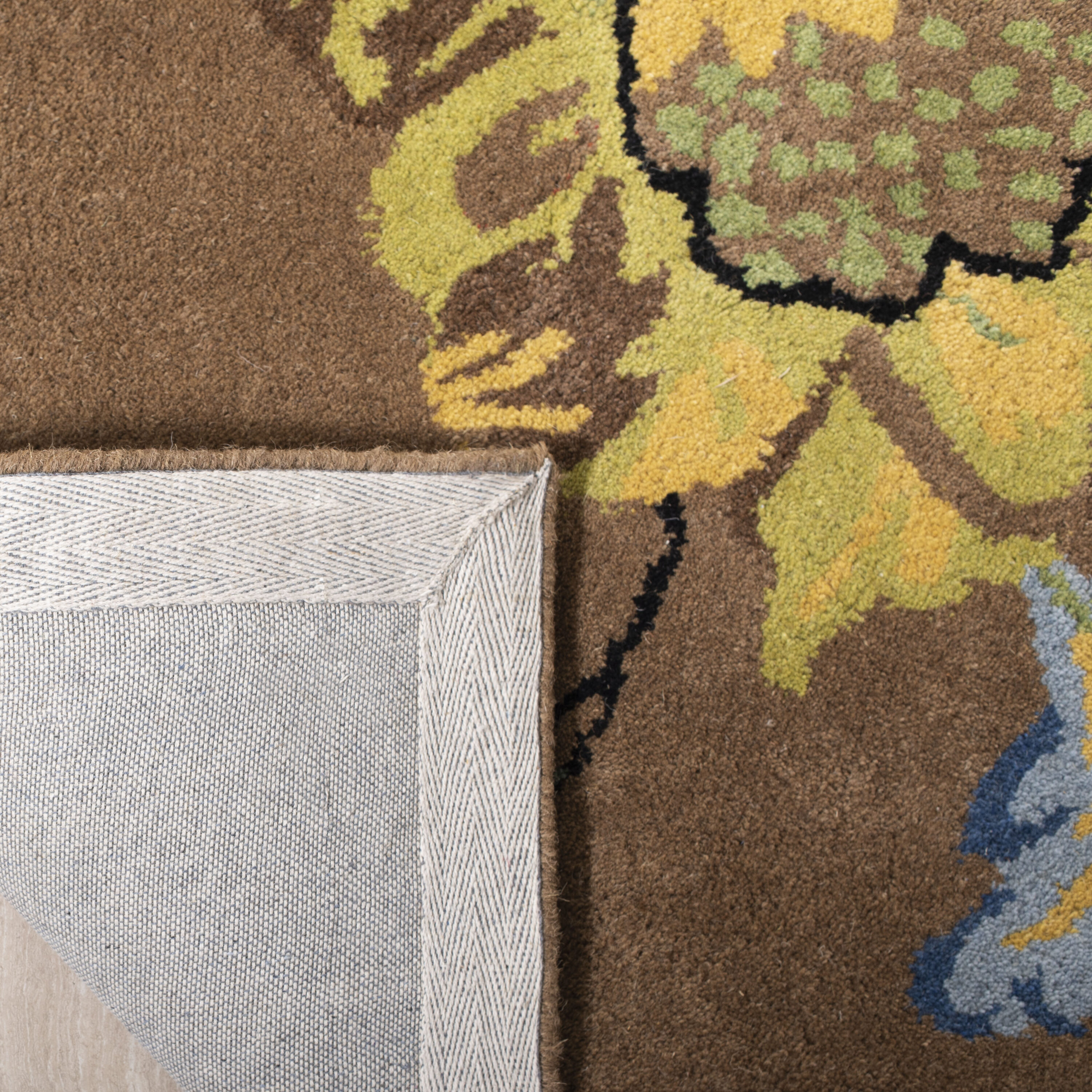 Safavieh SOH735A-26 rugs - View #3