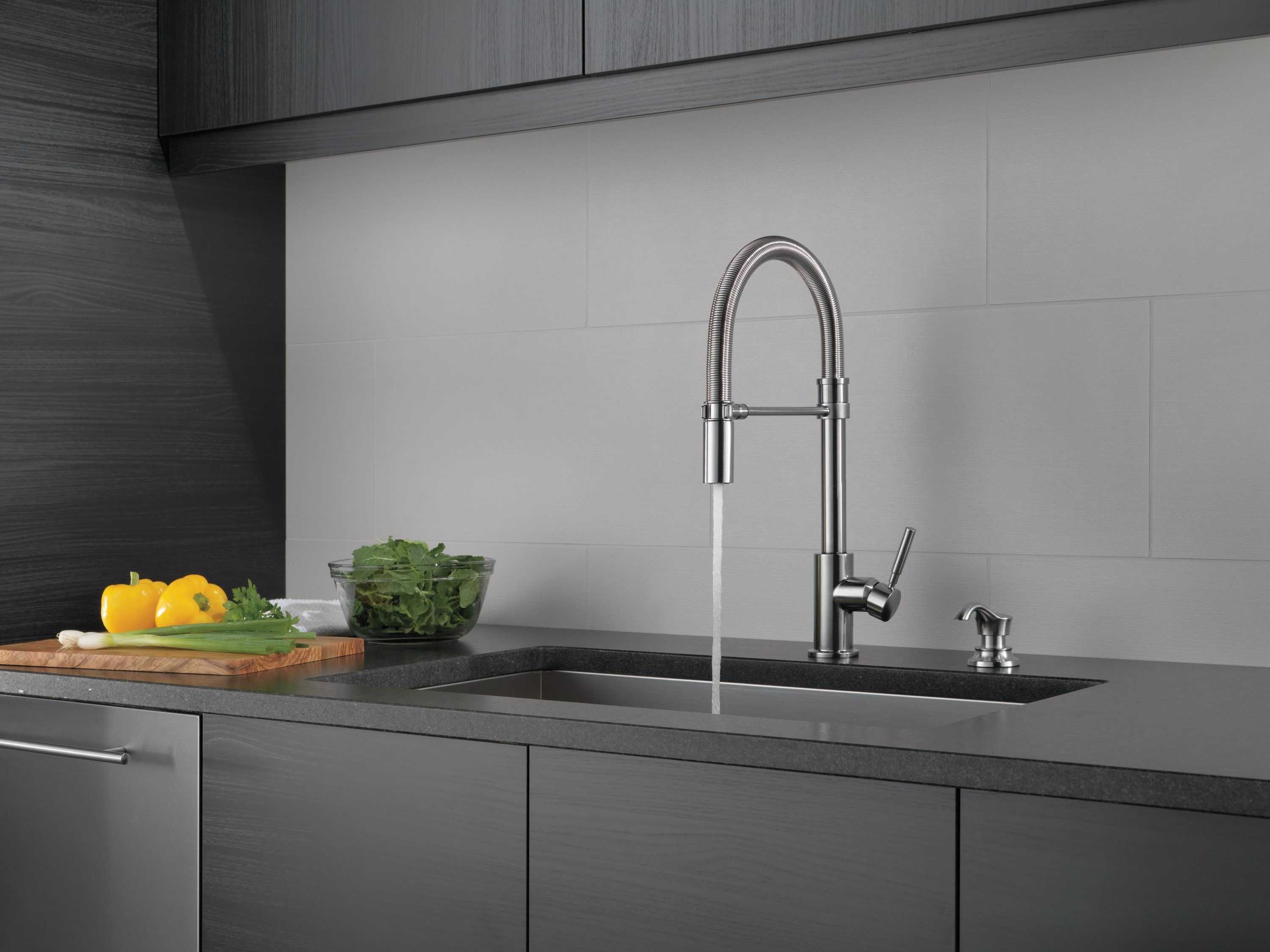 Delta Trask Pro Arctic Stainless Single Handle Pull down Kitchen