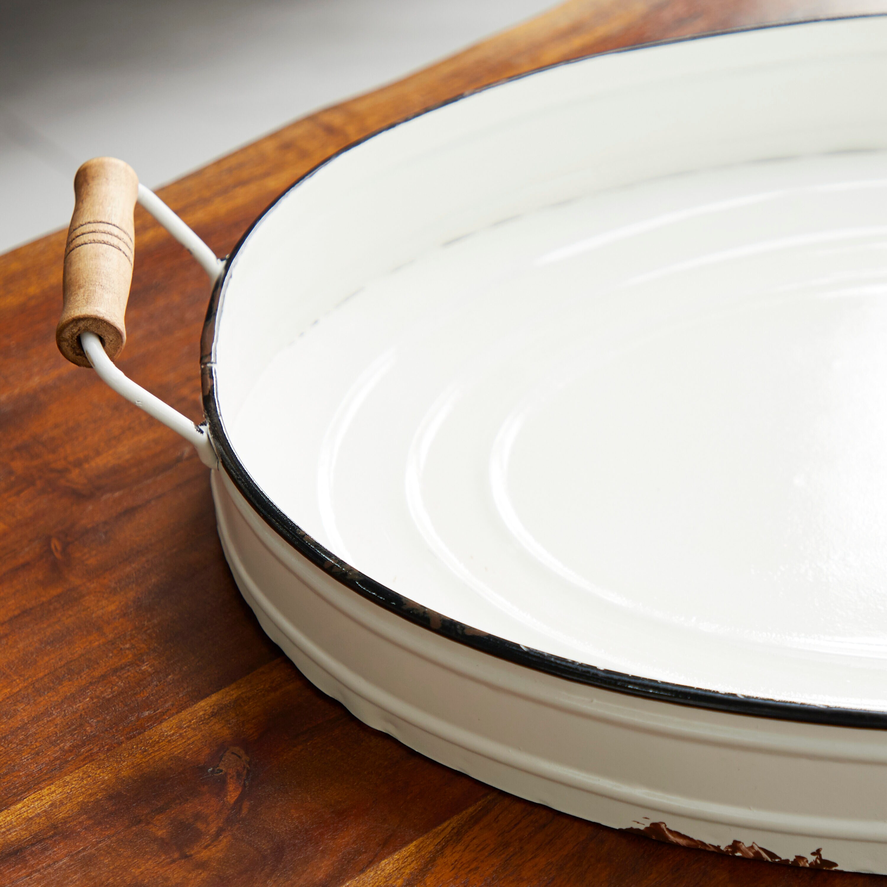 Farmhouse White Metal Tray Set with Wooden Handles, 2-Piece