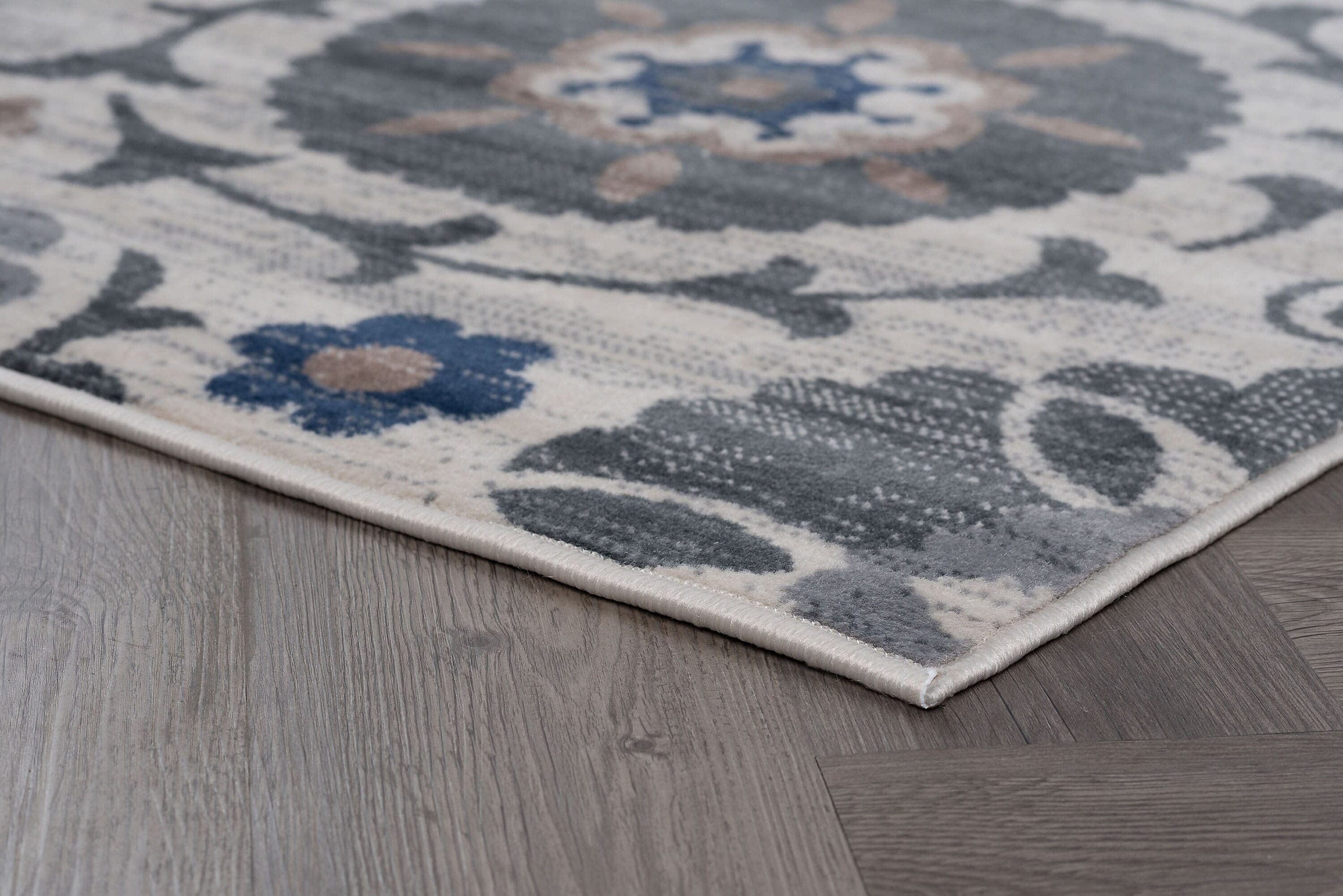 Cream Floral Rectangular Stain-Resistant Area Rug 2' x 3'