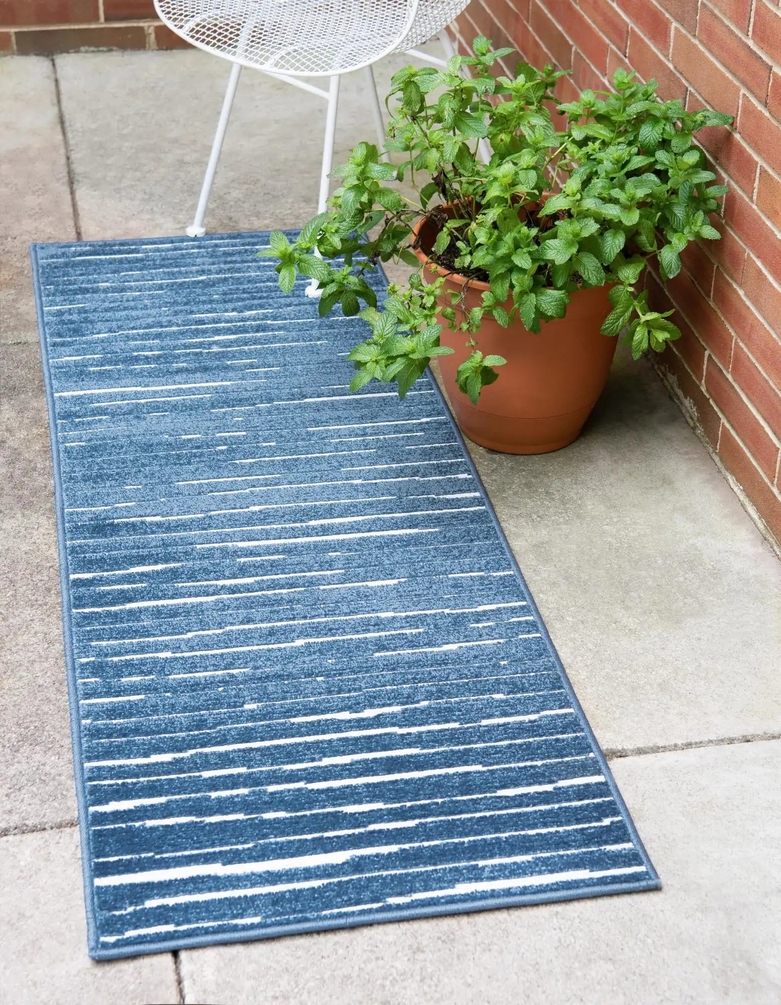 Unique Loom 3146178 Ola Sabrina Soto Outdoor 2 x 8 (ft) Loomed Polypropylene Blue Rectangular Indoor/Outdoor Geometric French Country Runner rug