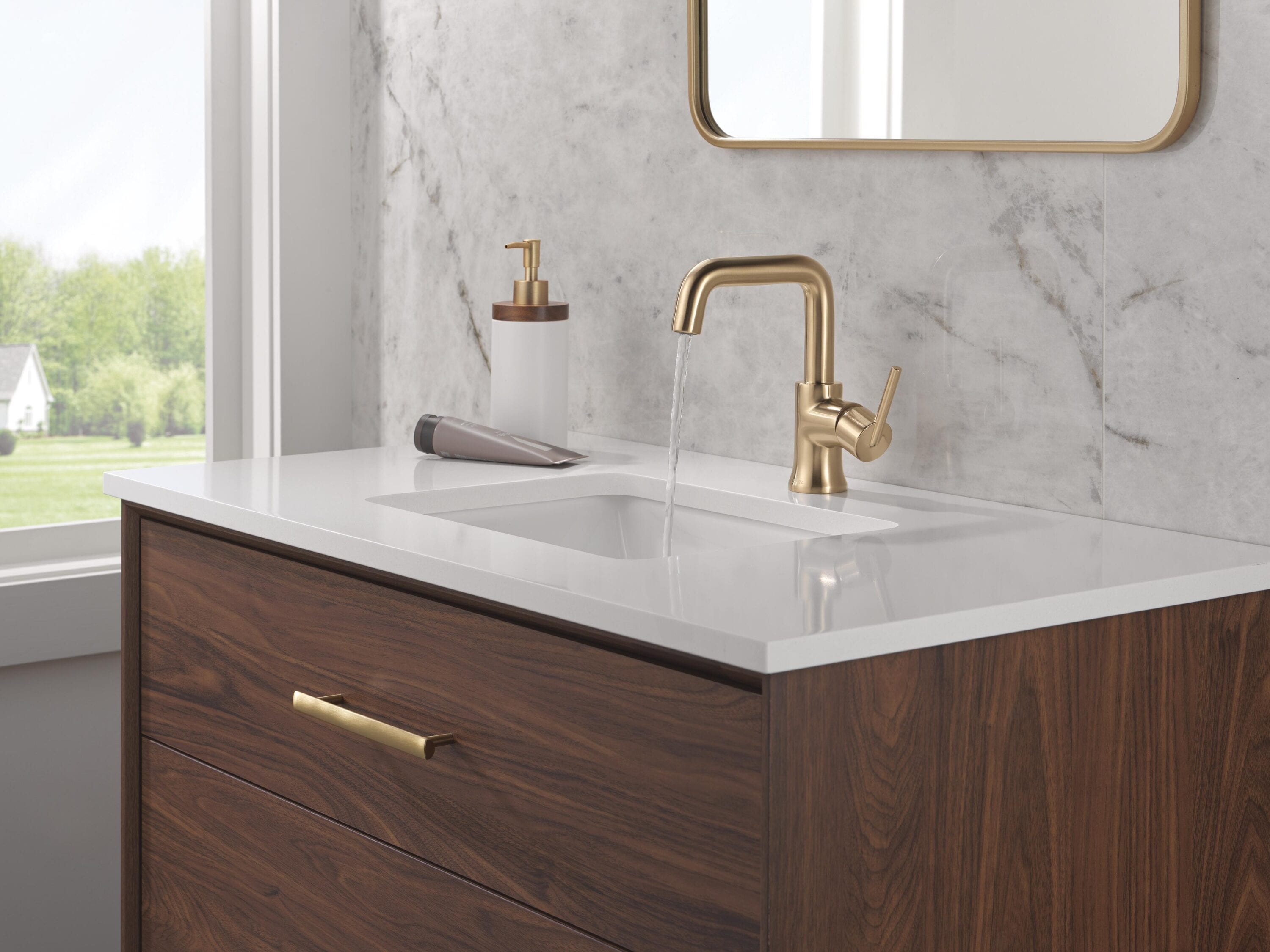 Delta 554HAR-CZ-DST Lavatory-Faucets - View #2