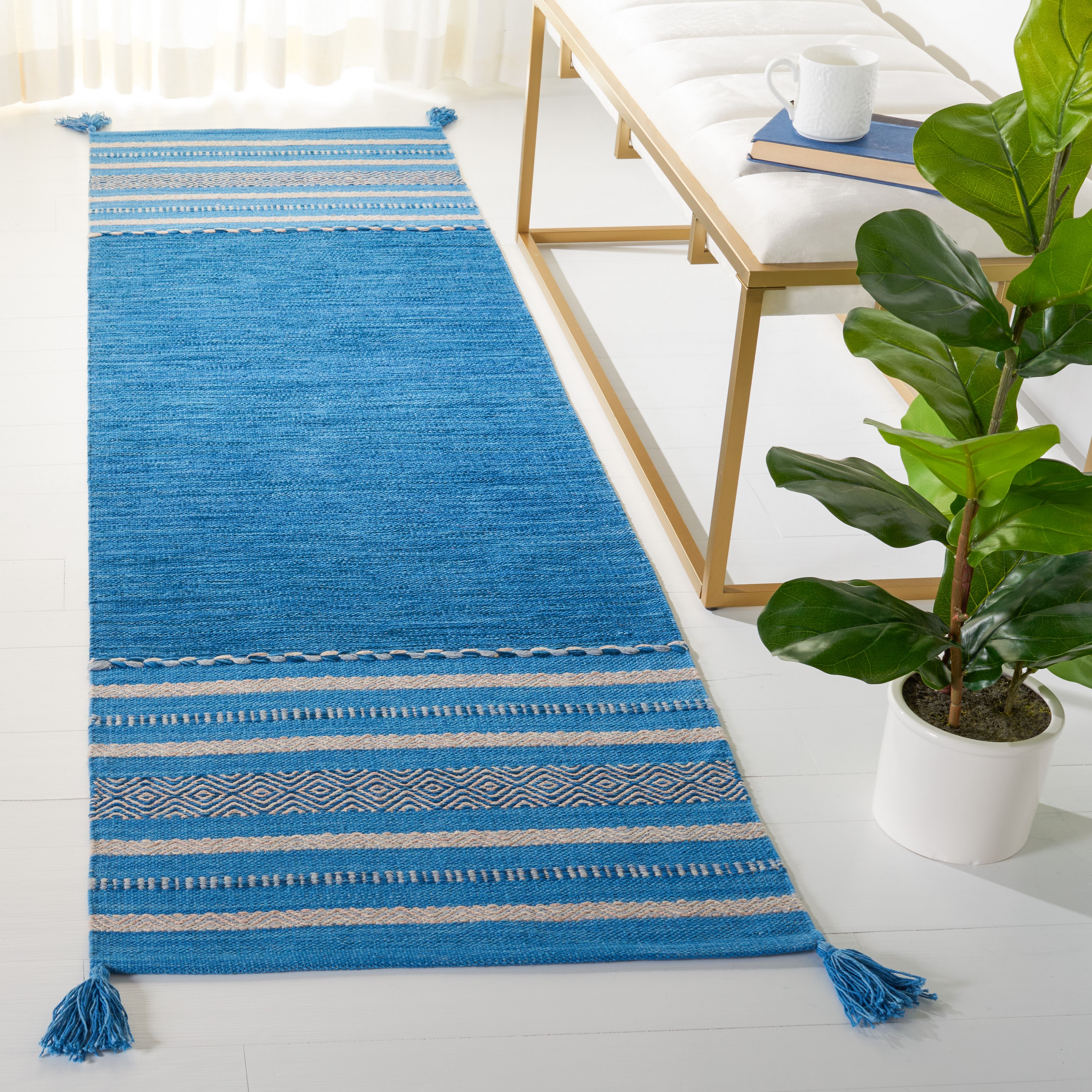 Safavieh MTK215M-28 Montauk Binalong 3 x 8 (ft) Cotton Blue/Gray Rectangular Indoor Stripe Bohemian/Eclectic Runner rug