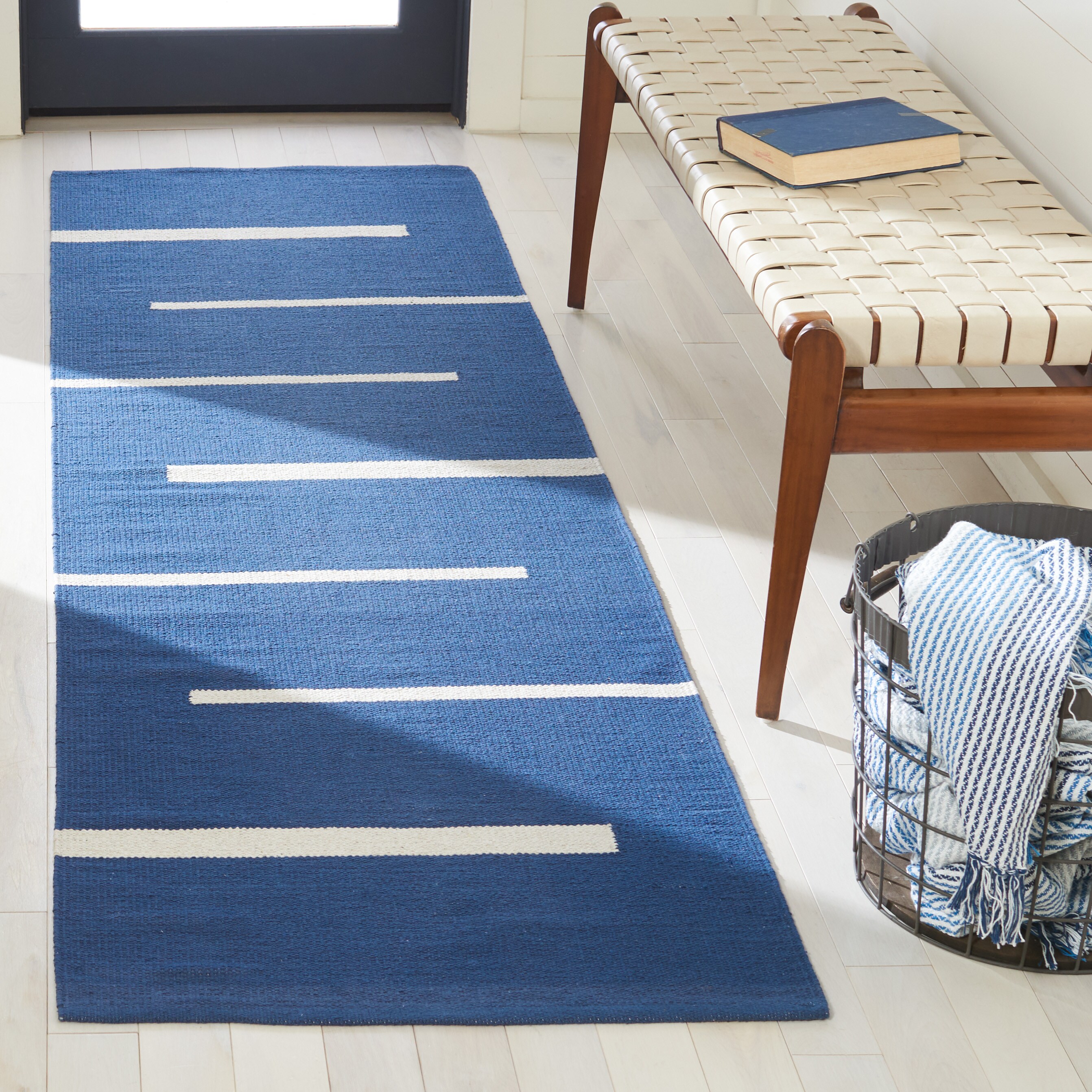 Safavieh MTK311N-28 Montauk Odoarda 2 x 8 (ft) Cotton Navy/Ivory Rectangular Indoor Abstract Bohemian/Eclectic Runner rug