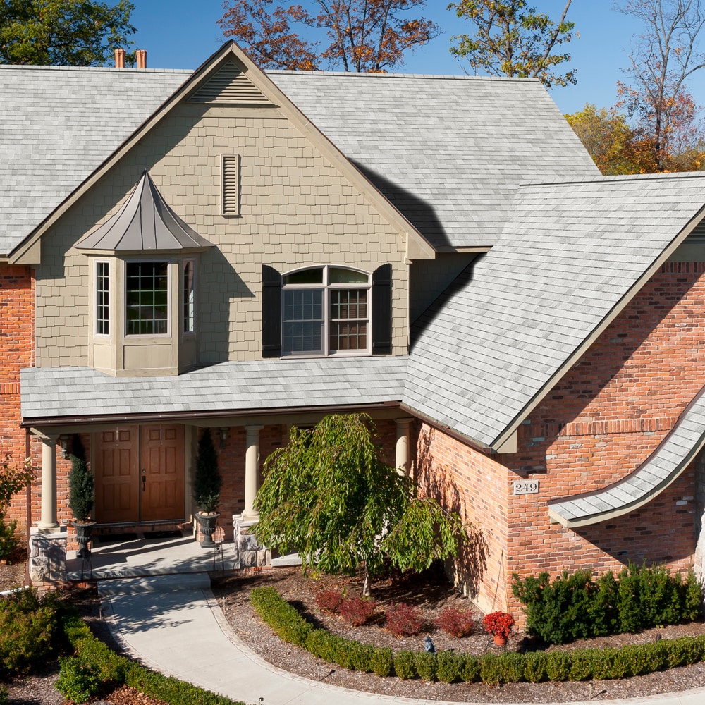 Owens Corning TRUDEF DURATION COOL 32.8-sq ft Shasta White Laminated ...