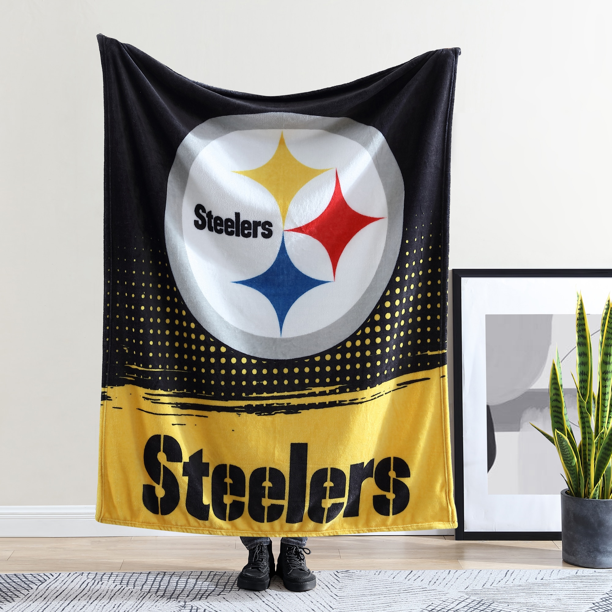 Cathay Sports Pittsburgh Steelers Black/Gold 50-in x 60-in Throw in the  Blankets & Throws department at