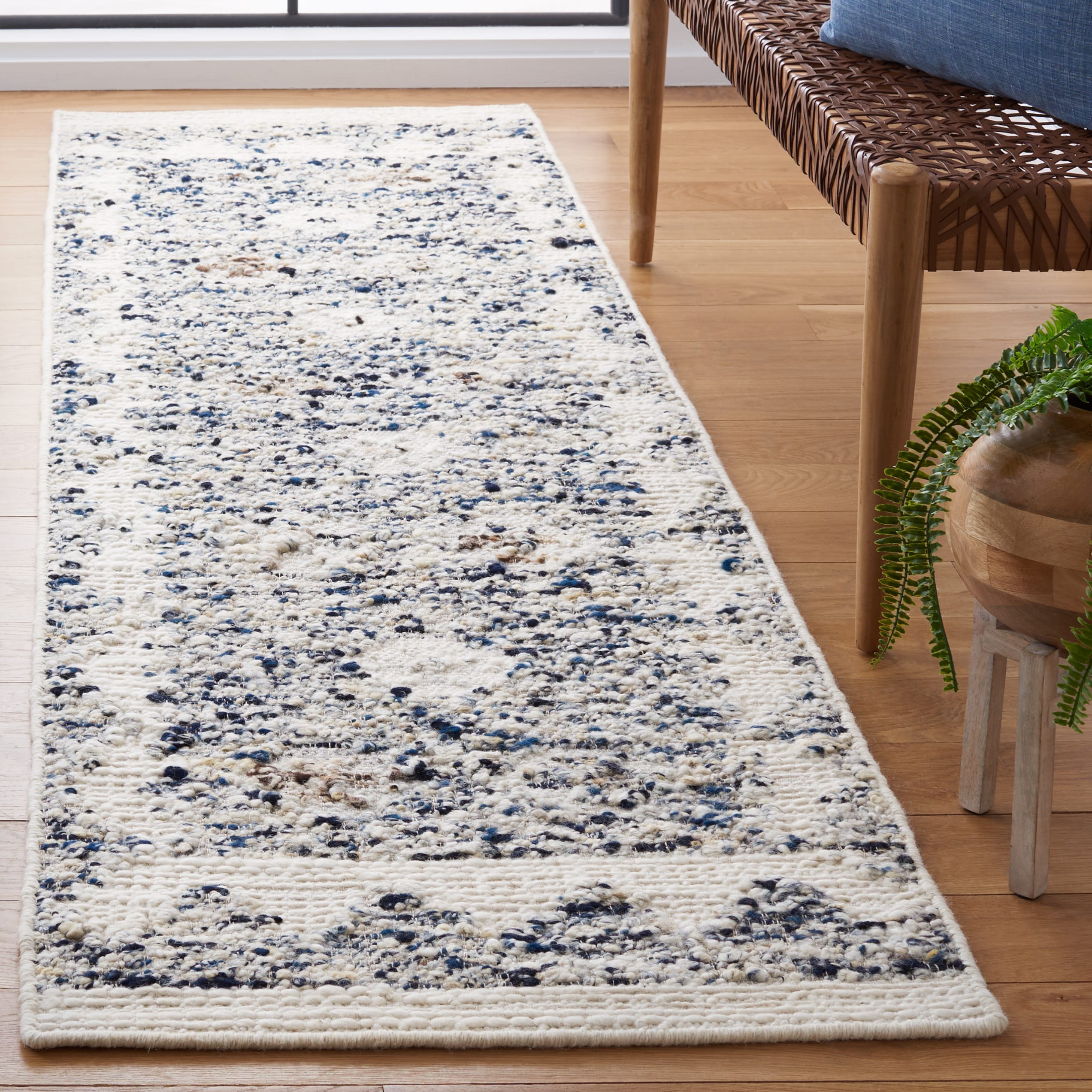  Manhattan 351 Ivory/Blue Traditional 2Ft-3In x 8Ft Runner Rug