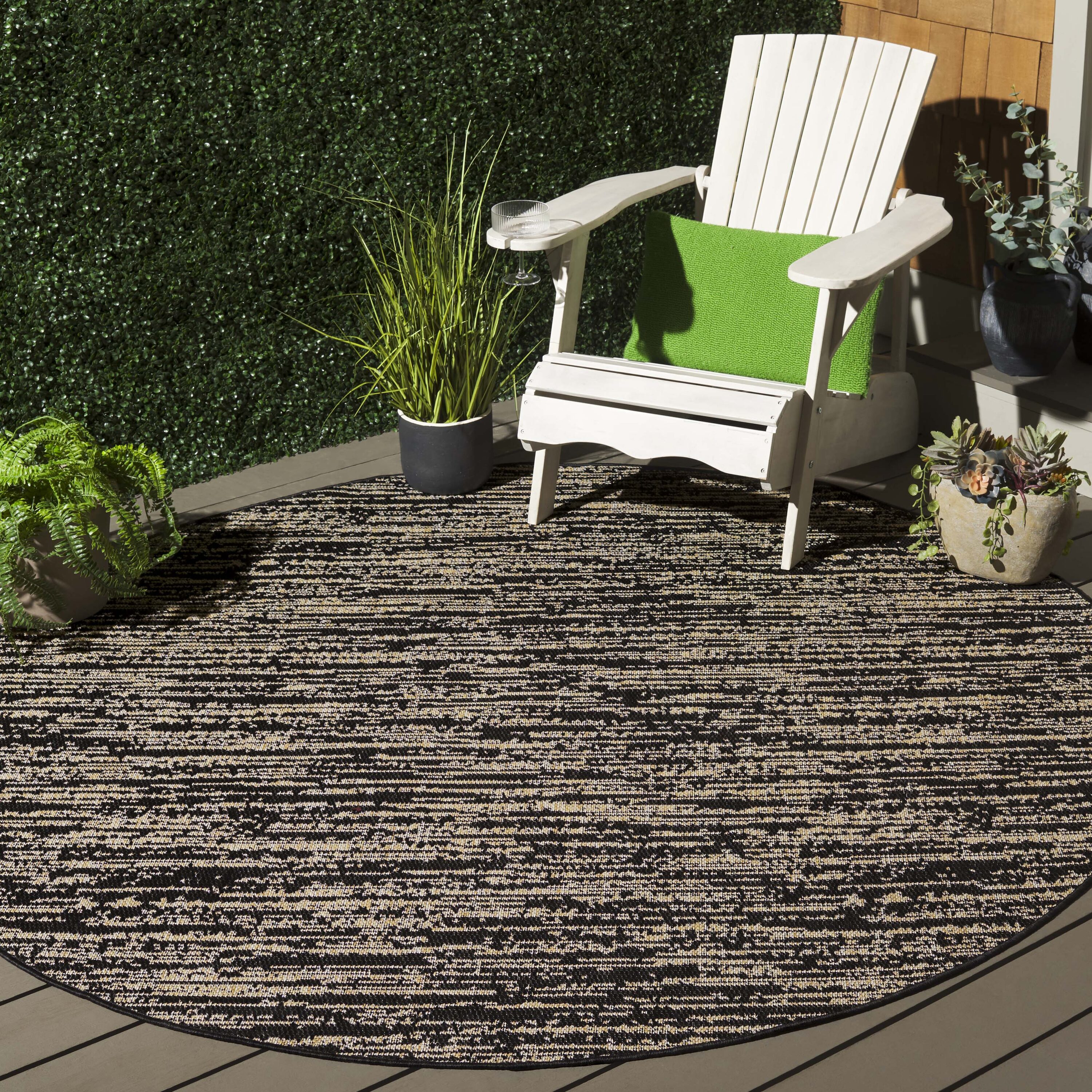 Beachy Round Rug Safavieh Beach House 424Z Black/Beige 6ft-7in x 6ft-7in Round Rug in ...