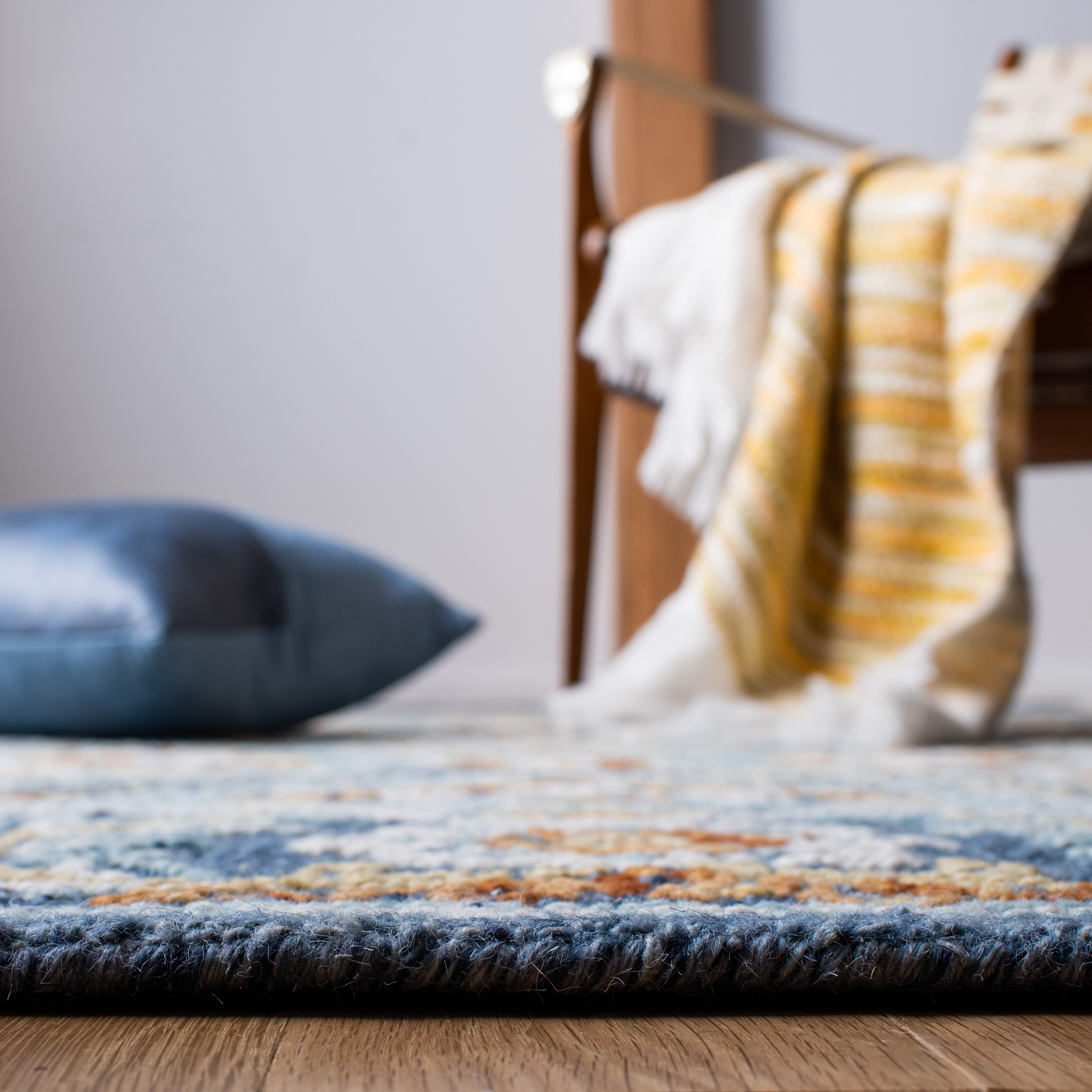 Handmade Blue Floral Wool 8' x 10' Tufted Area Rug