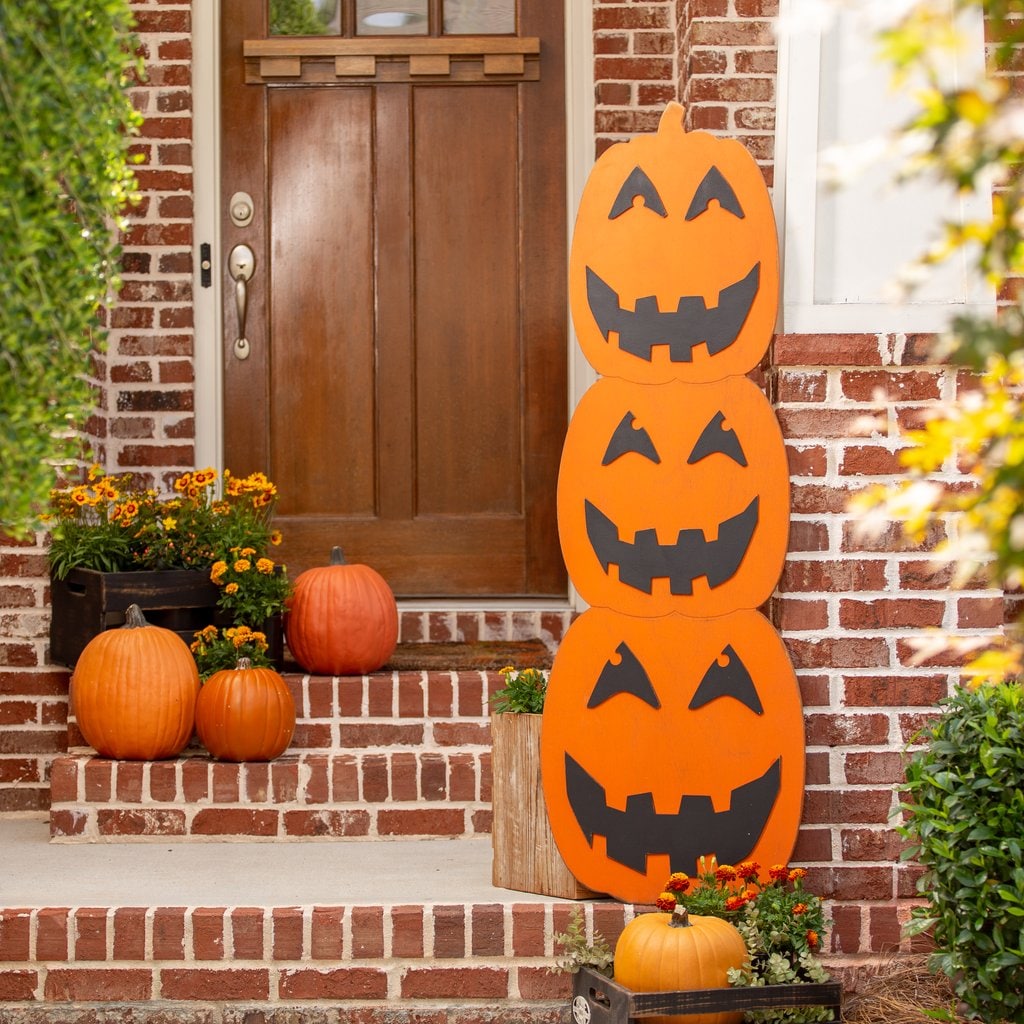 Unfinished Wood Co. 57-in Unfinished Stacked Jack-o-lantern Faces Porch  Sign at