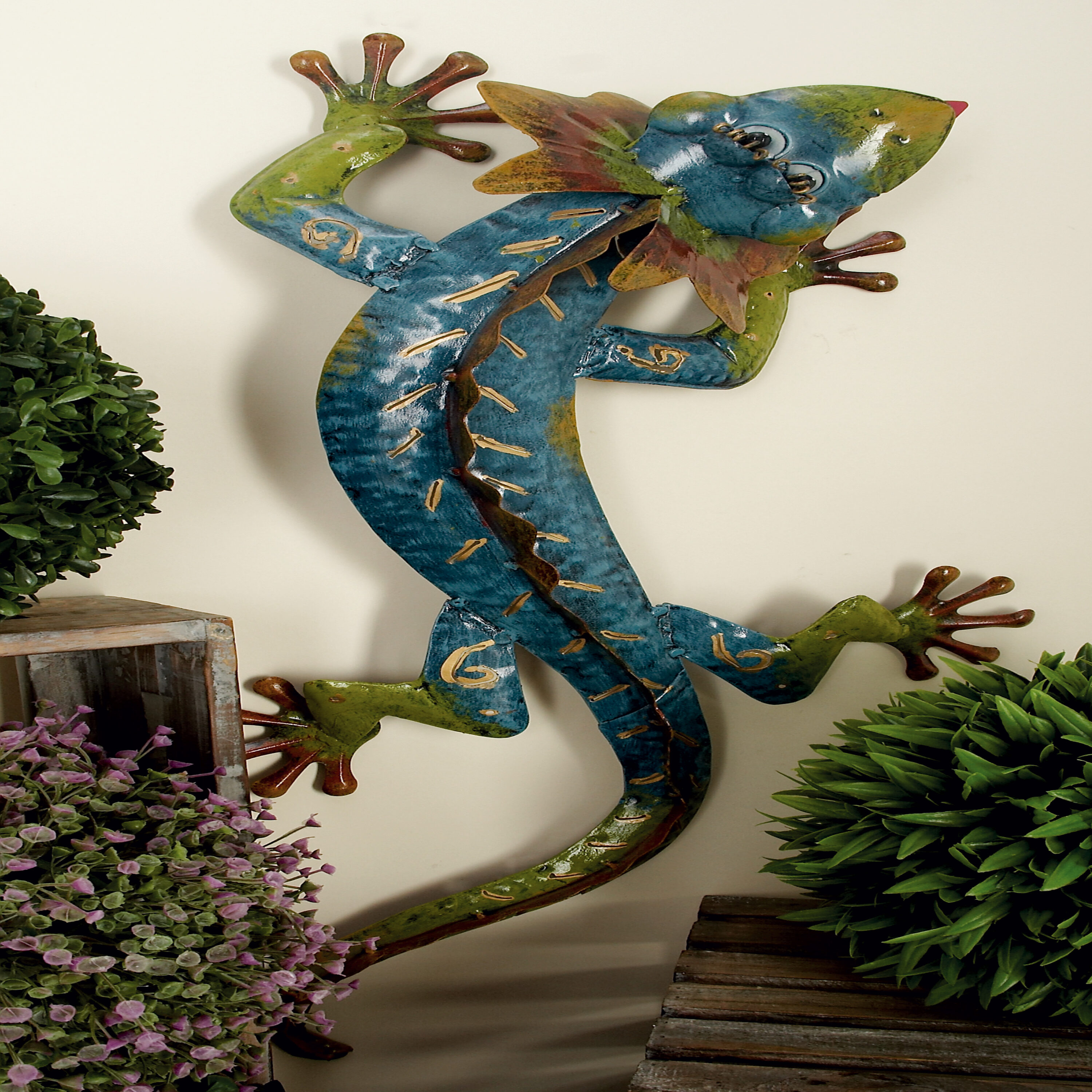 Grayson Lane 64679 13-Inches W x 28-Inches H Metal Indoor/Outdoor Lizard Animals Wall sculpture