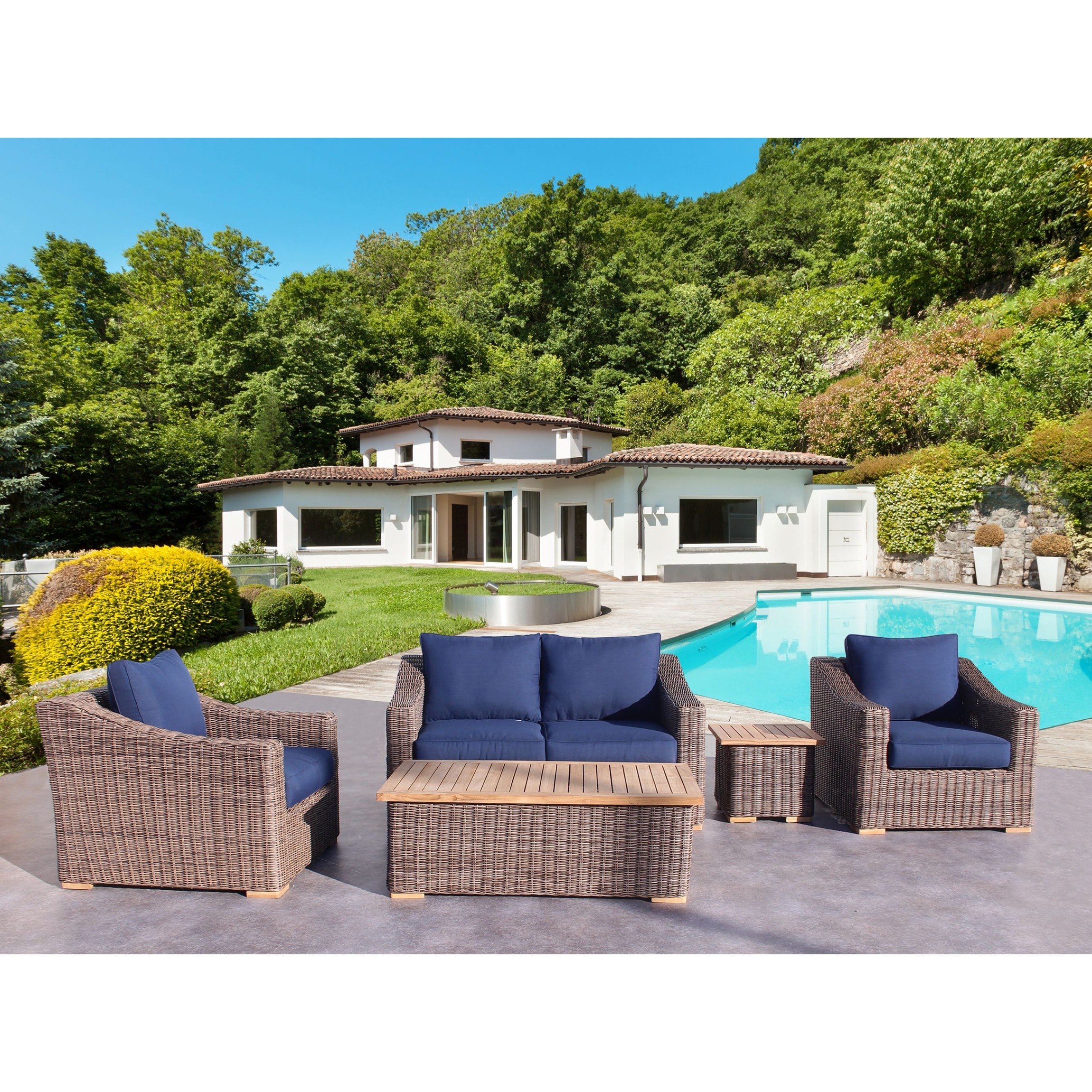 Courtyard Casual 5538 Tivoli 4 -Piece Wicker Patio Conversation Set with Navy Cushions