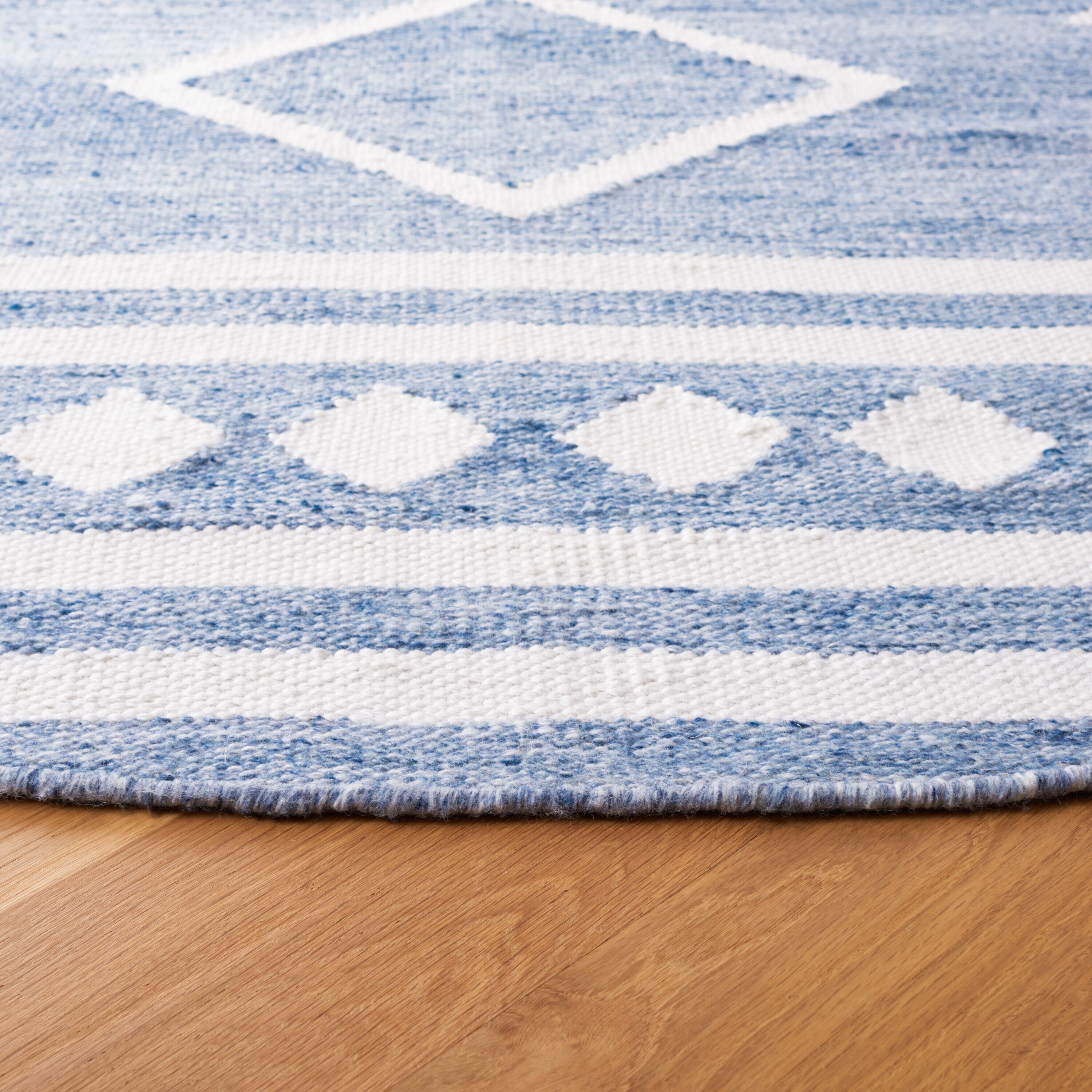 Safavieh KLM764M-7R rugs - View #3
