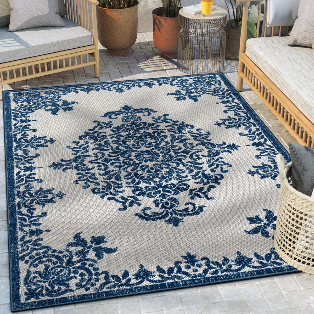 Well Woven DO-504-7 Dorado 8 x 10 (ft) Loomed Polypropylene Blue Rectangular Indoor/Outdoor Medallion Persian Area rug