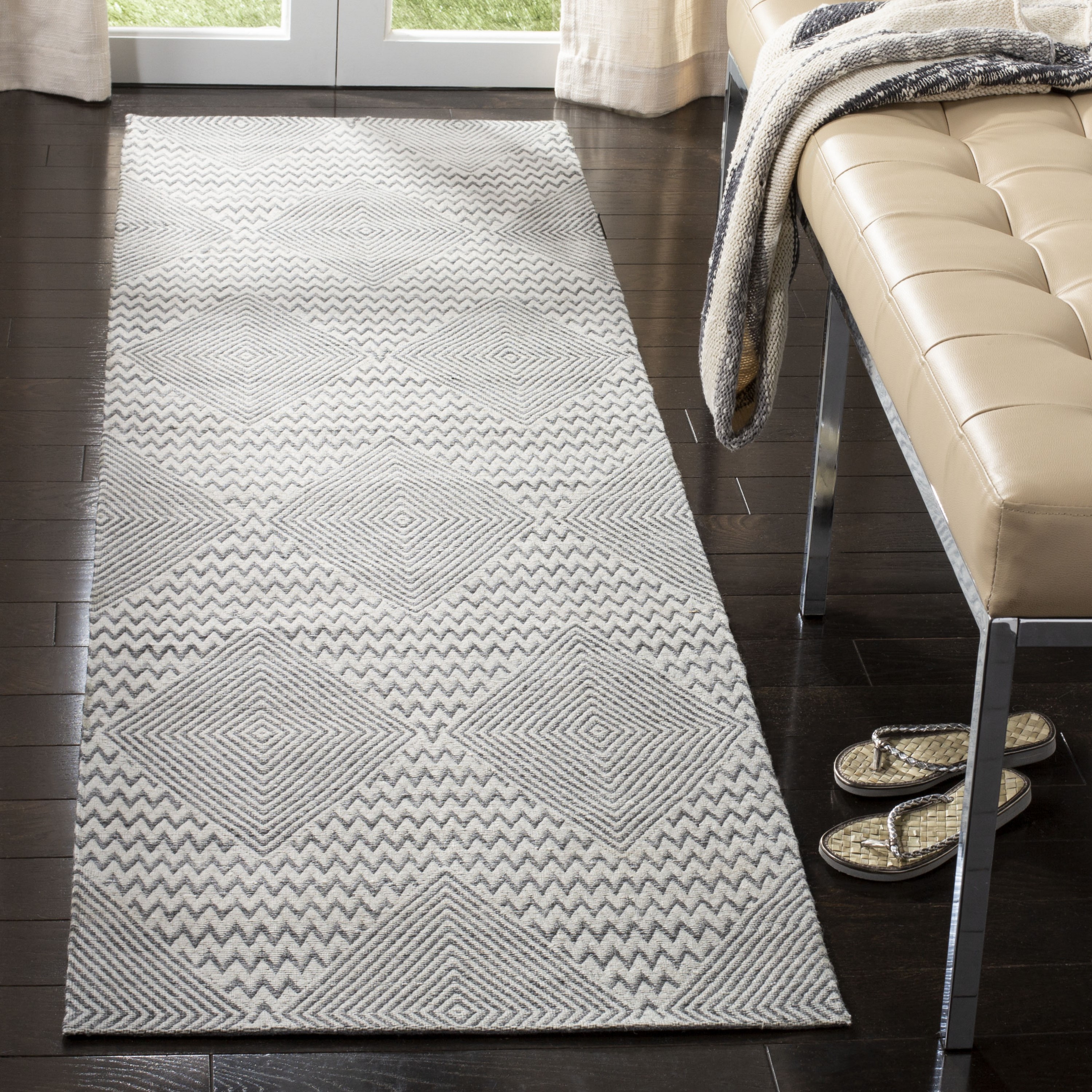 Safavieh MRB304F-28 Marbella Hatsue 2 x 8 (ft) Loomed Synthetic Dark Gray/Ivory Rectangular Indoor Abstract Coastal Runner rug