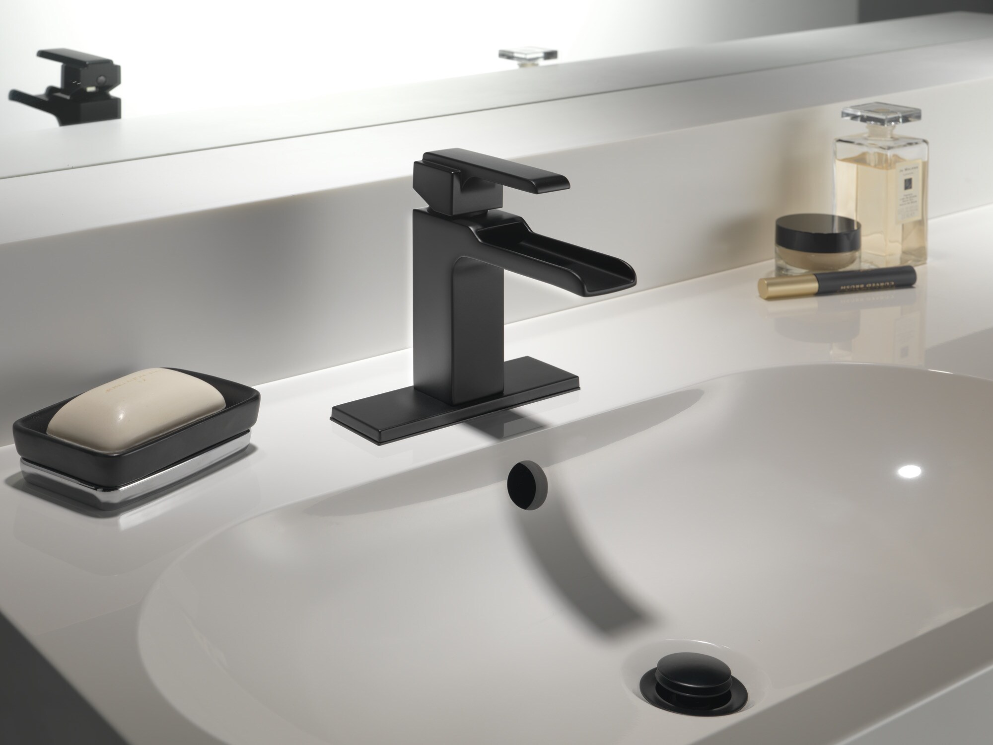 Delta 568LF-BLLPU Lavatory-Faucets - View #5
