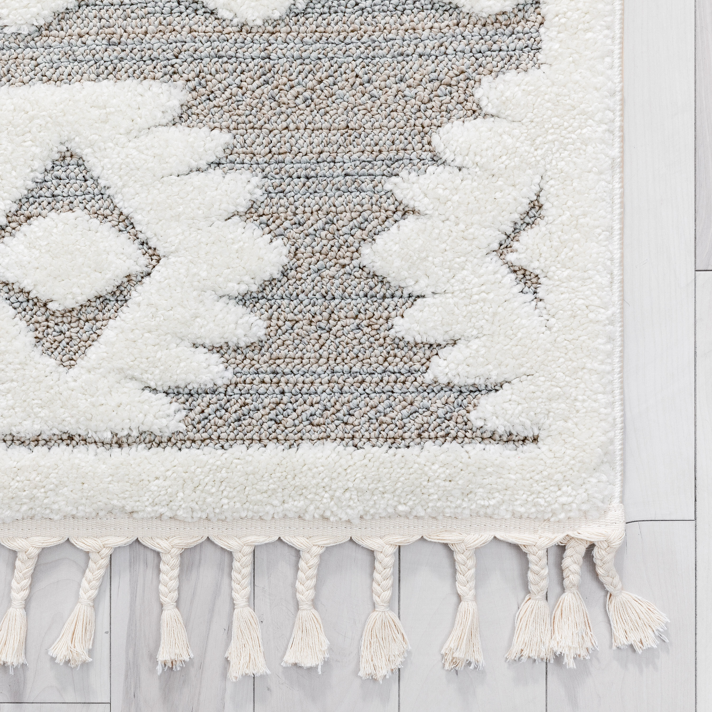 Gray and Beige 5' x 7' Moroccan Pattern Area Rug