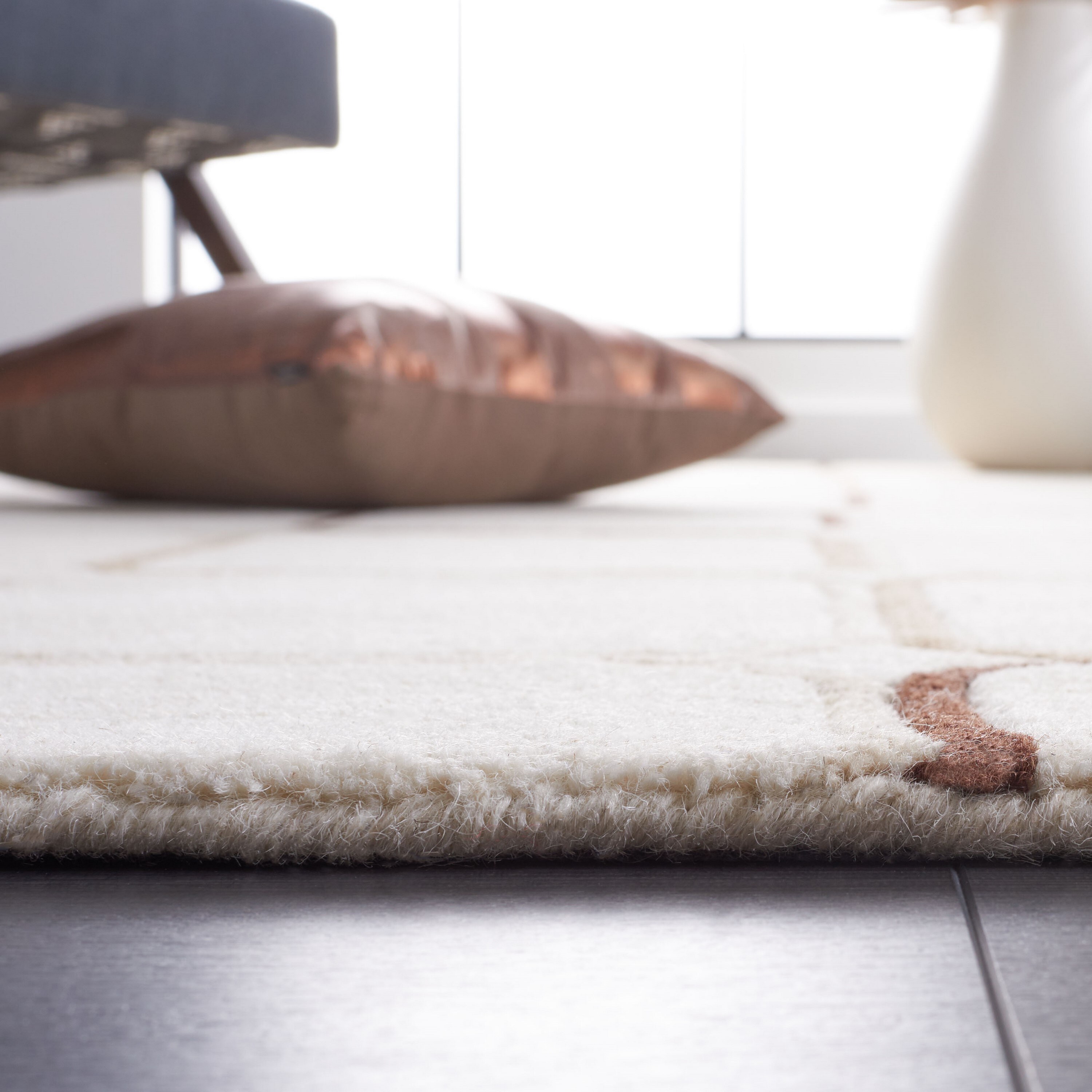 Safavieh SOH713A-4 rugs - View #4