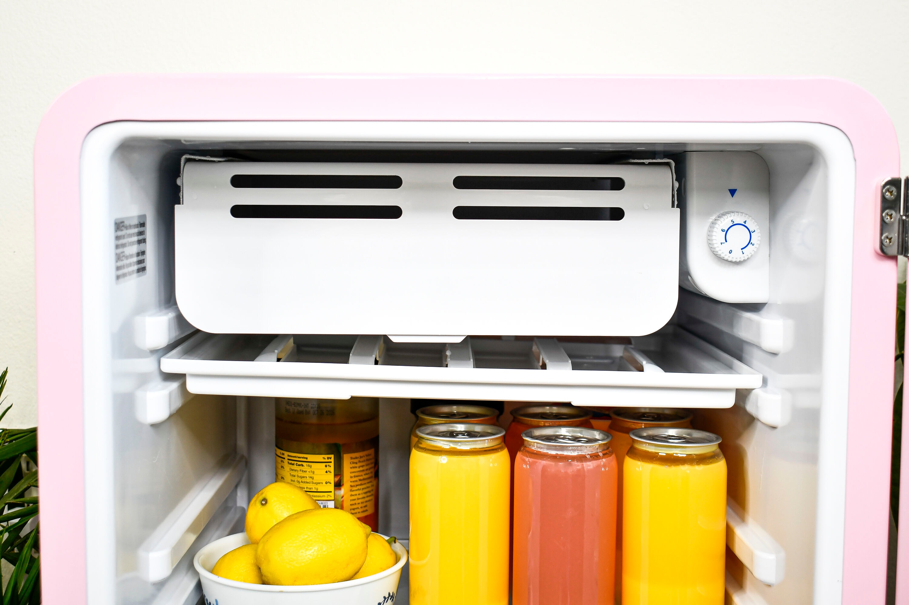 Frigidaire EFR372-PINK-COM m050615 - View #4