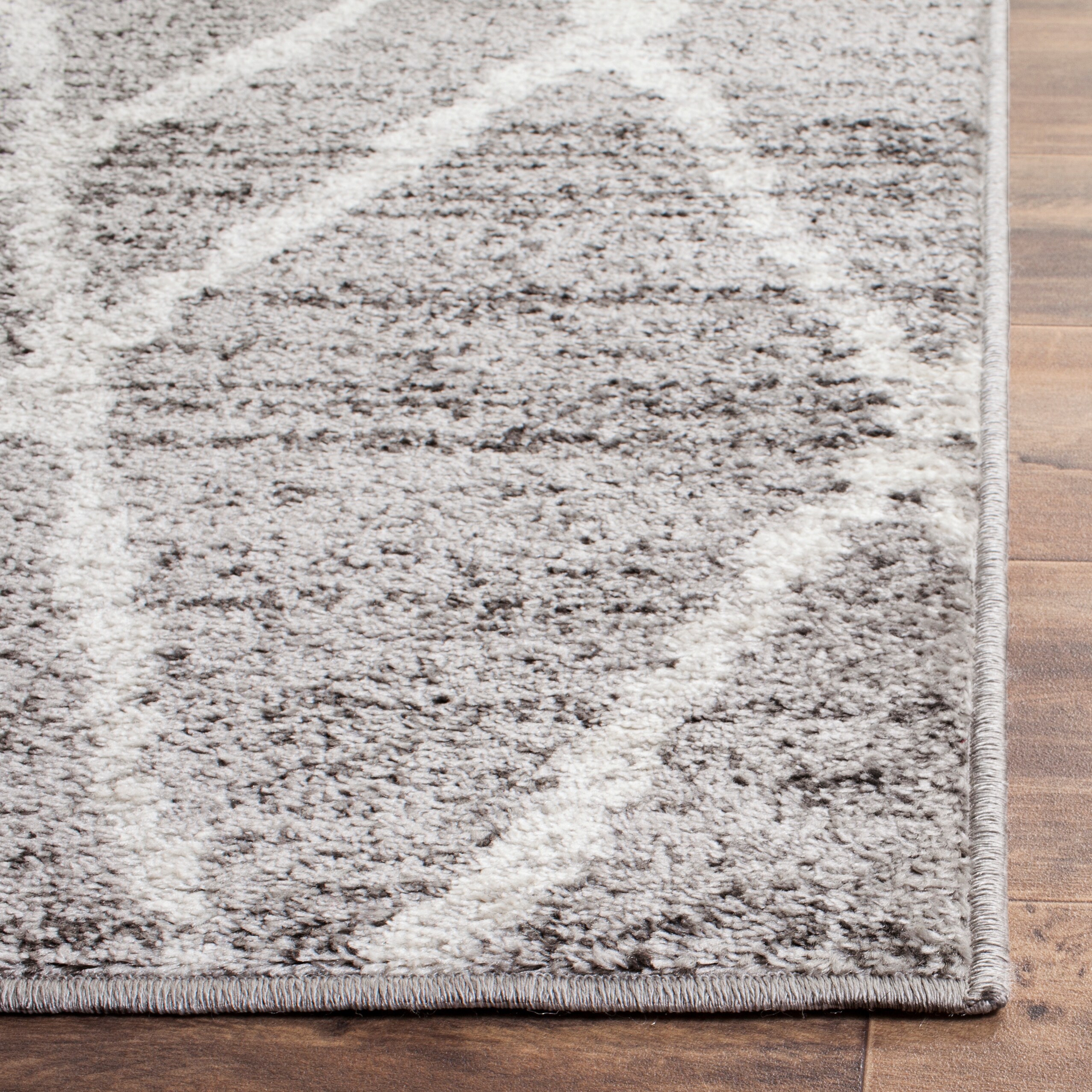 Chic Ivory & Silver 4' x 6' Reversible Synthetic Area Rug