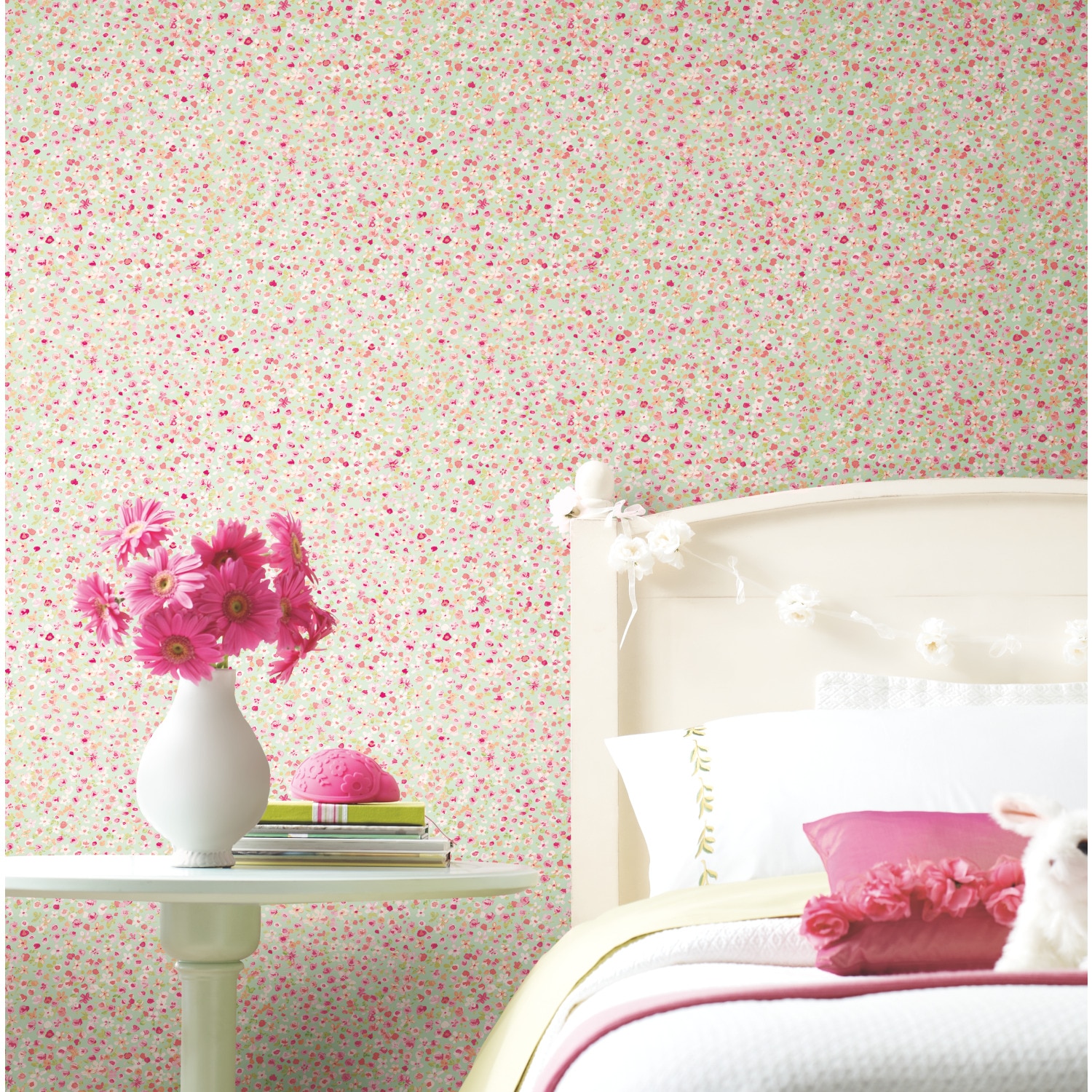 RoomMates RMK11609RL 28.29-Sq. Feet Green Vinyl Floral Self-adhesive Peel and Stick Wallpaper
