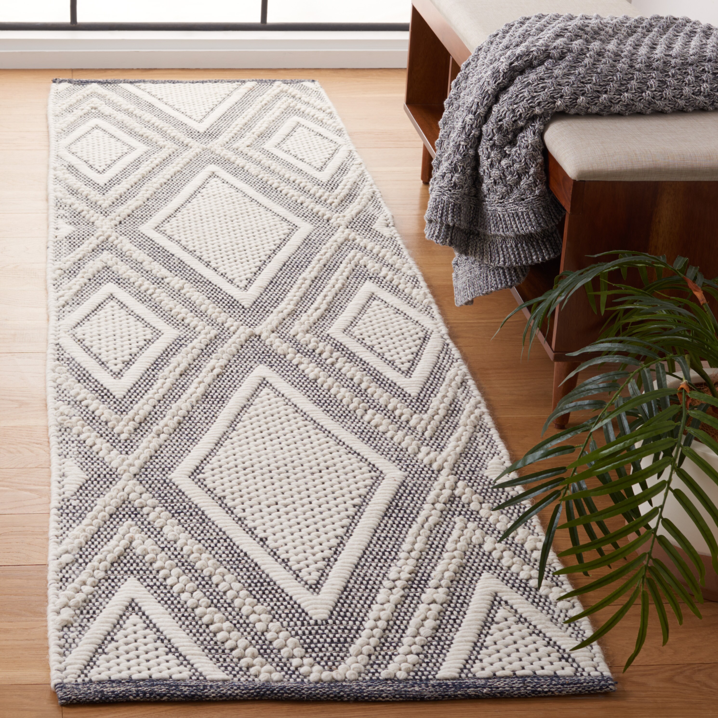  Vermont 159 Ivory/Navy Contemporary 2ft-3in x 8ft Runner Rug
