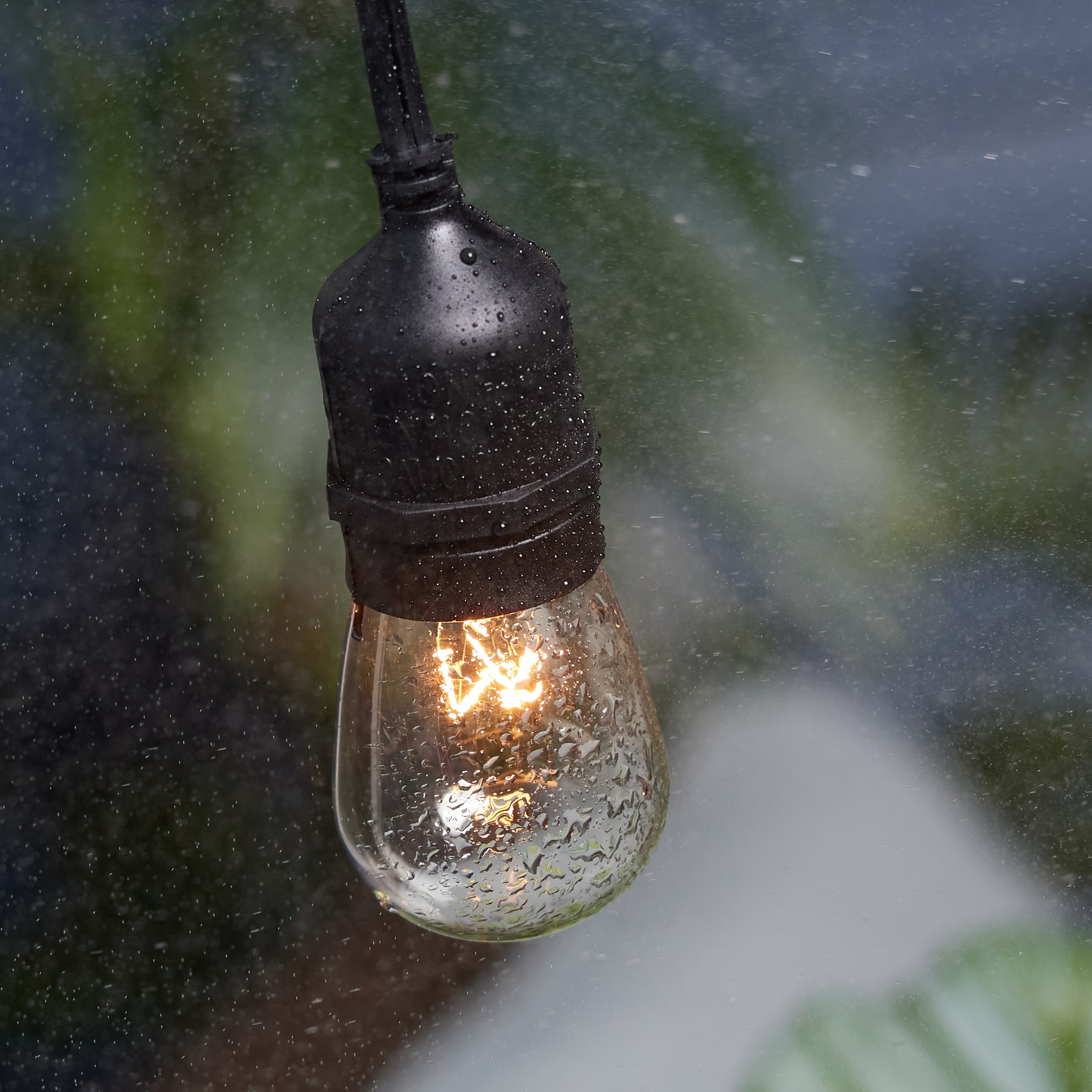 Portfolio 24-ft Plug-in Black Outdoor String Light with 12 White-Light LED  Edison Bulbs at