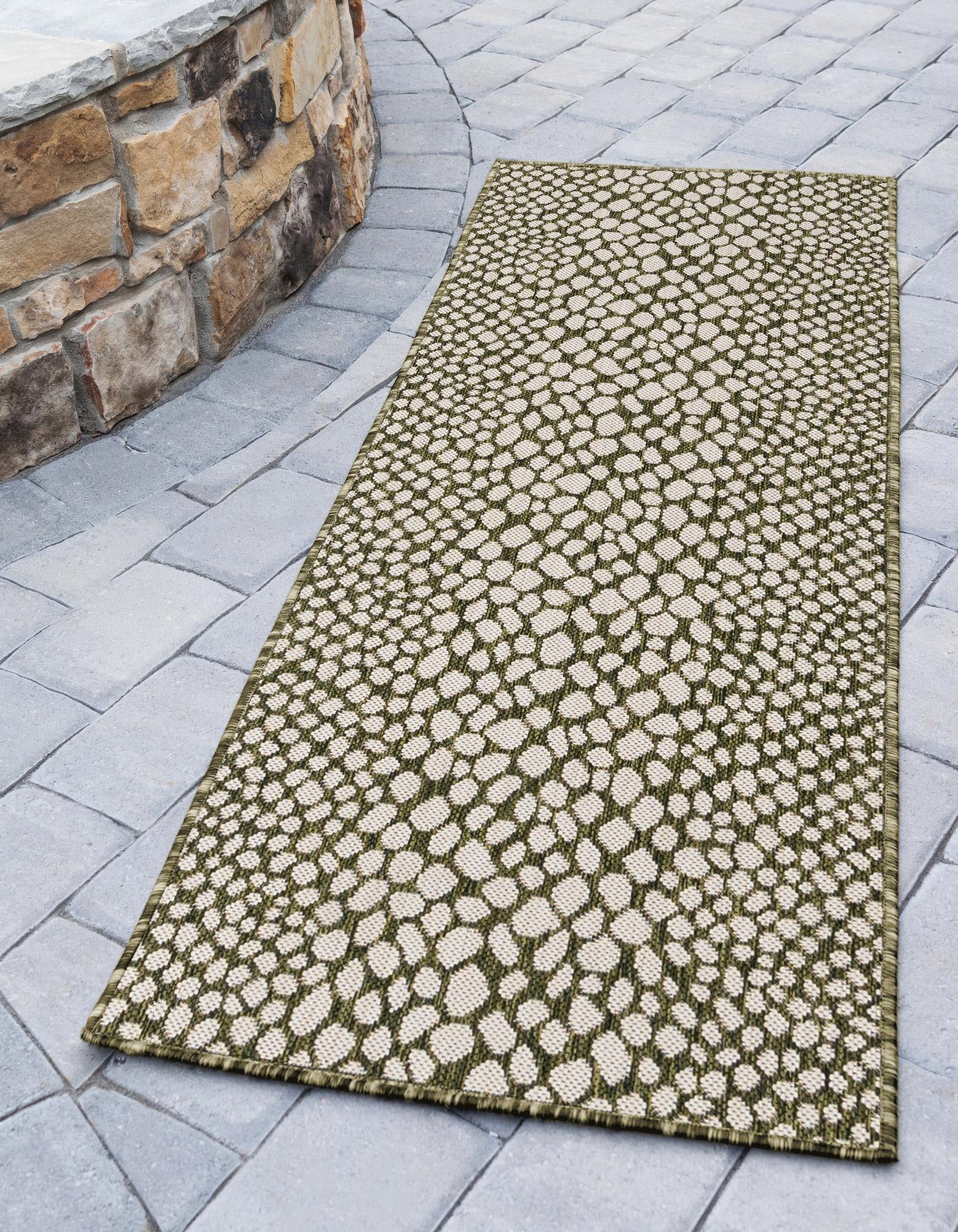 Unique Loom 3152829 Jill Zarin Cape Town 2 x 6 (ft) Loomed Polypropylene Green Rectangular Indoor/Outdoor Animal print Runner rug