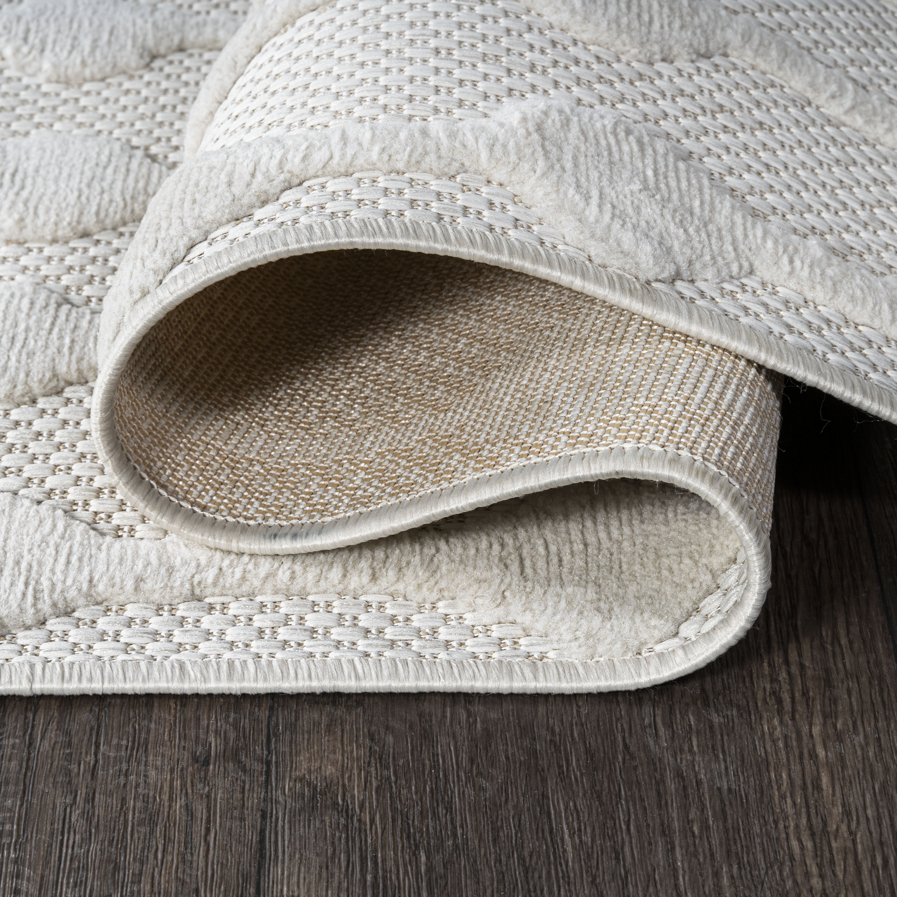 Ivory Diamond 4' x 6' Handmade Synthetic Indoor/Outdoor Rug