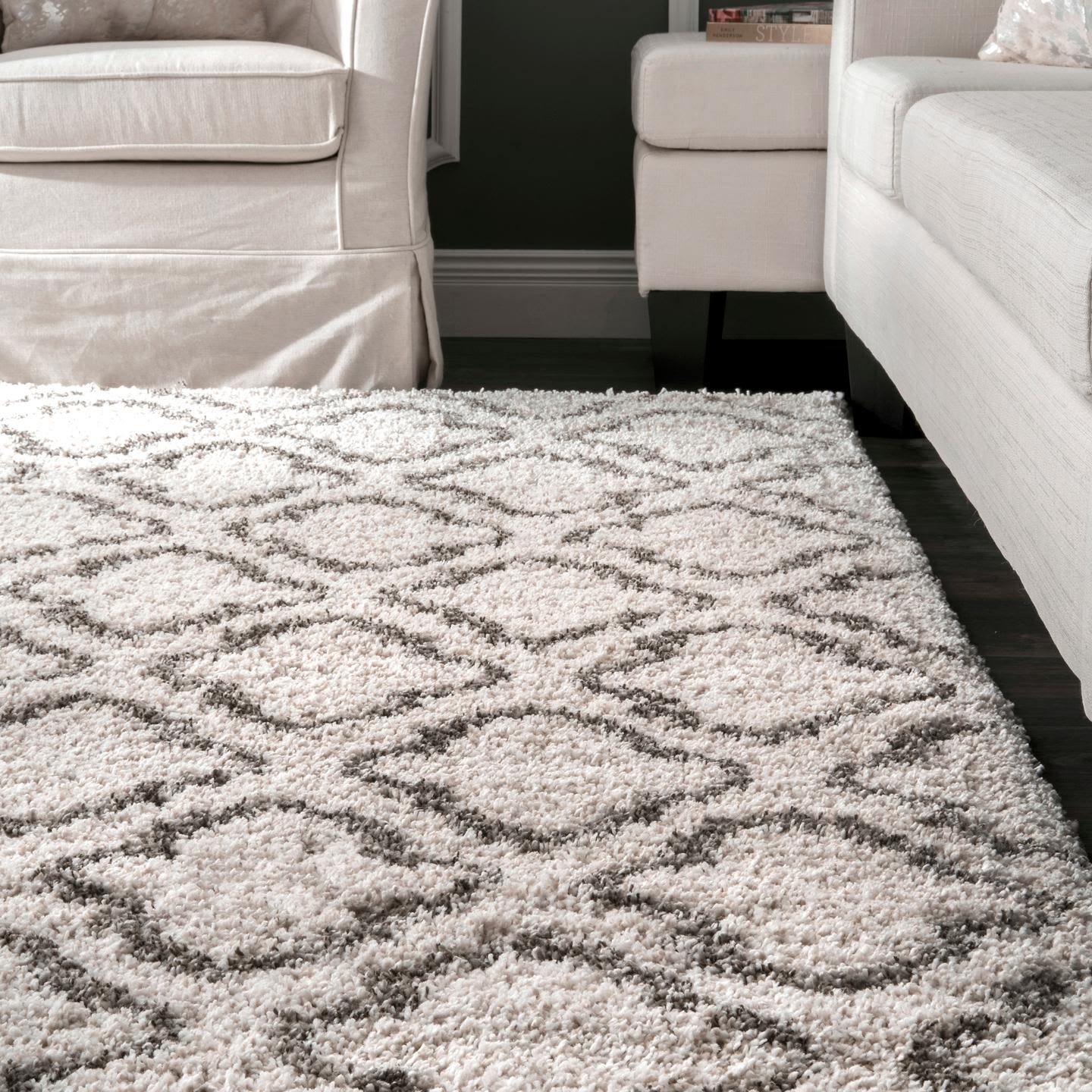 Ivory and Gray Synthetic Trellis Shag 4' x 6' Area Rug