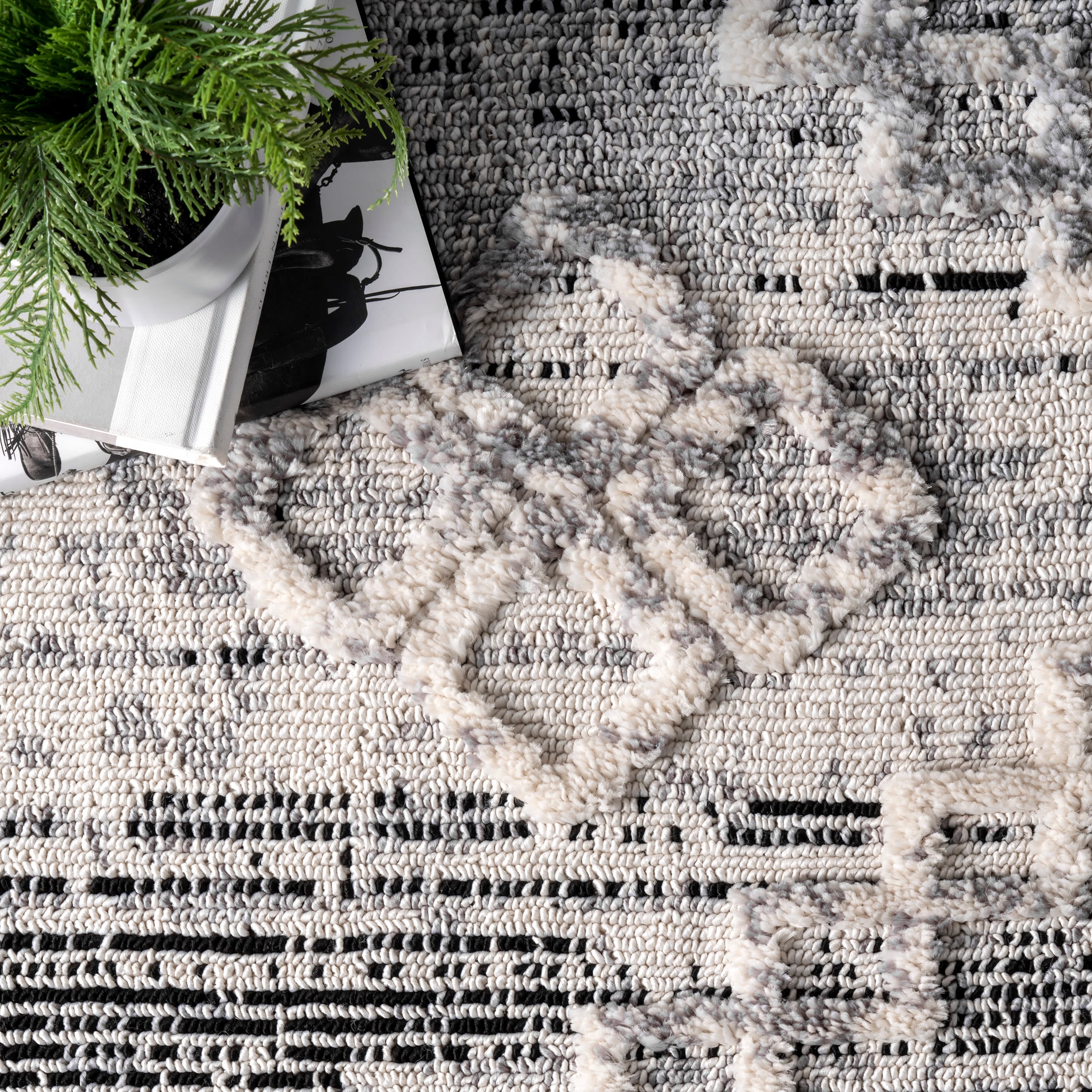 Gray Diamond Textured Tassel Area Rug, 3' x 5'