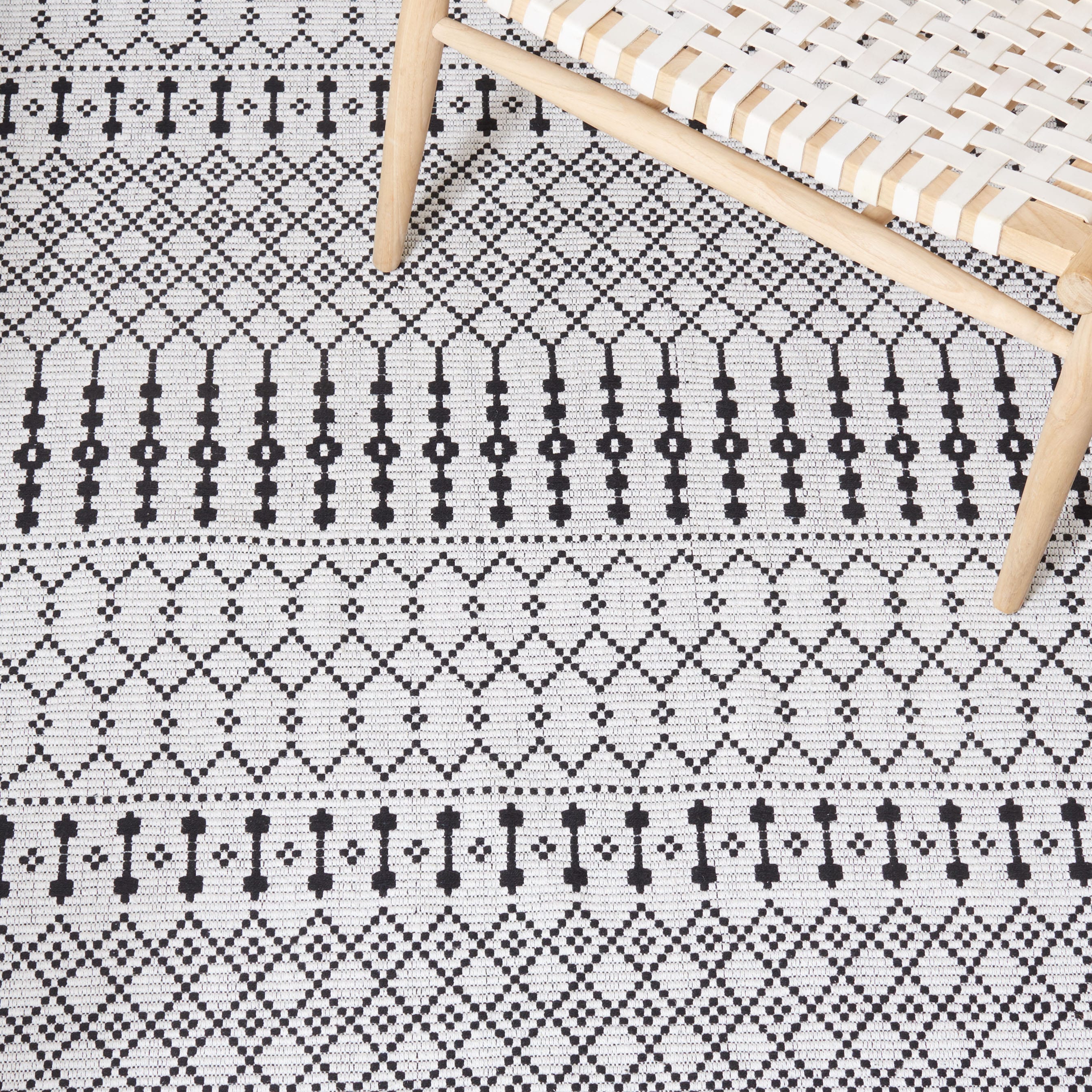 Bohemian Black and Ivory Handwoven Kilim Area Rug - 8' x 10'