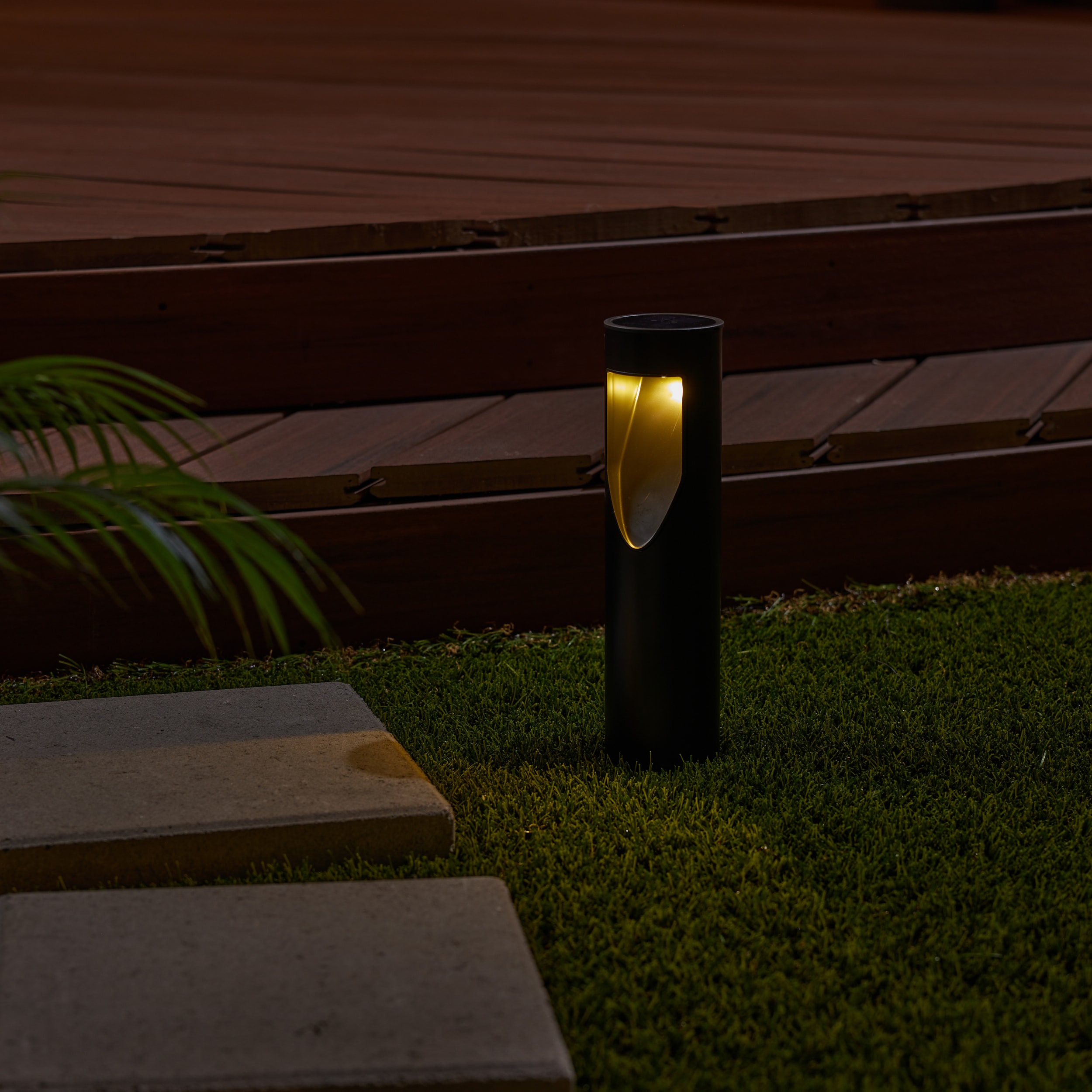 Harbor Breeze 10-Lumen Black Solar Integrated LED Outdoor Path Light ...