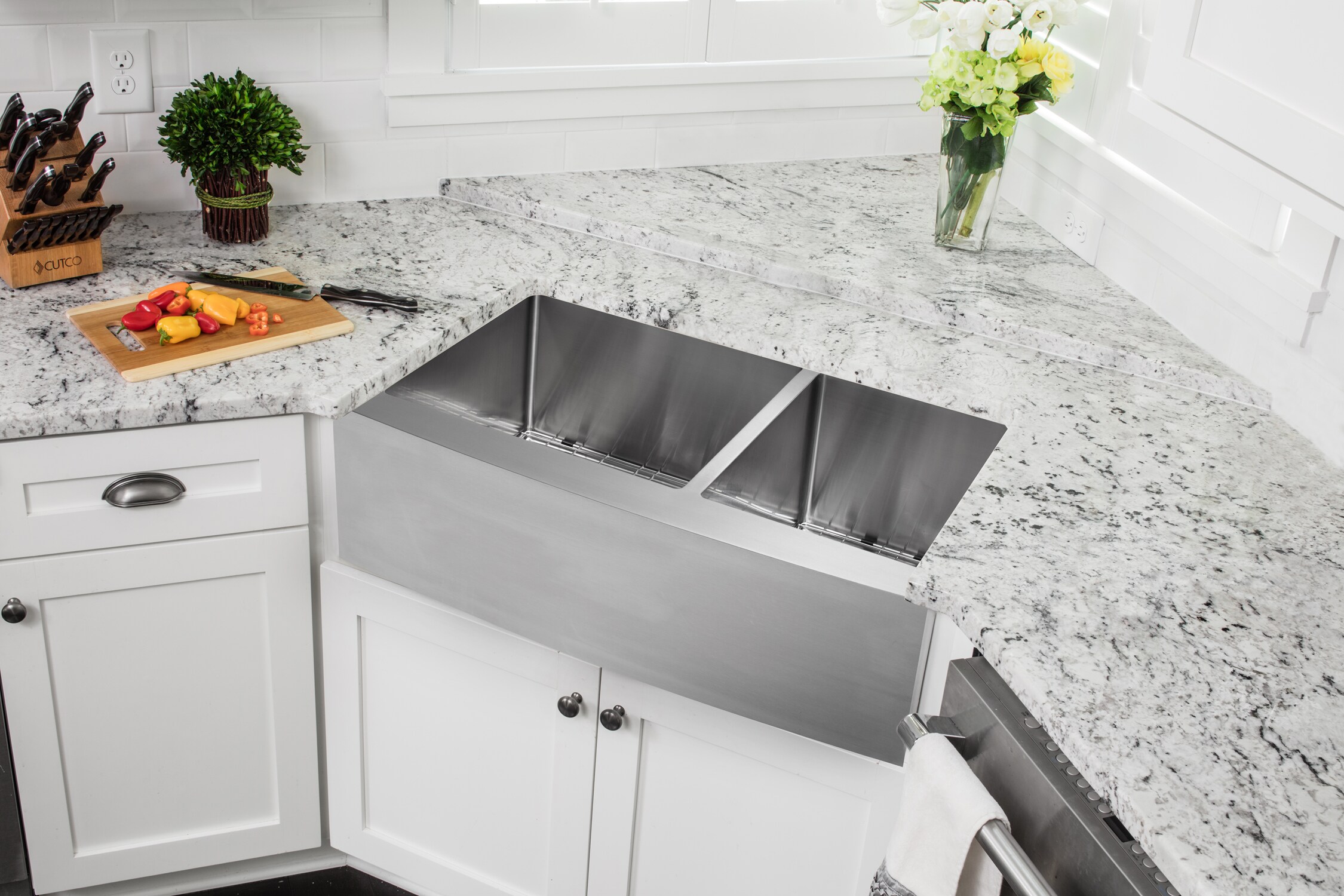 Superior Sinks 32.875-in x 20.75-in Single Bowl Tall (8-in or Larger) Undermount Apron Front/Farmhouse Residential Kitchen Sink All-in-One Kit