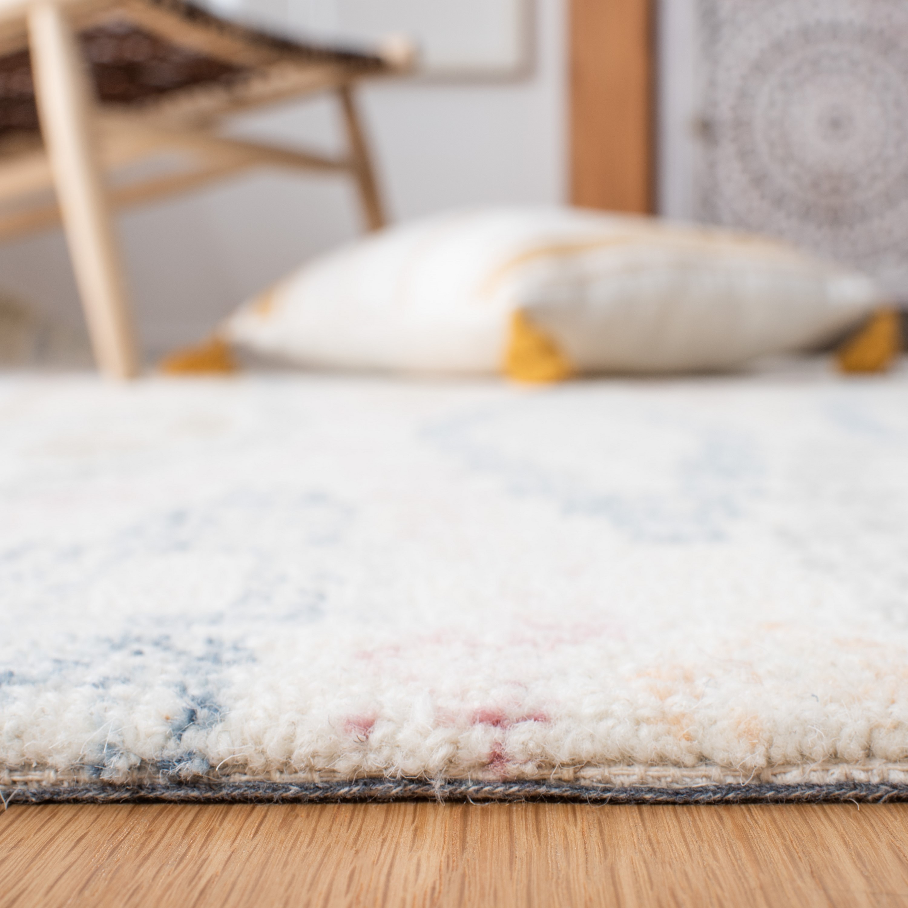 Bryanne Ivory and Blue Hand-Tufted Wool Area Rug, 4' x 6'