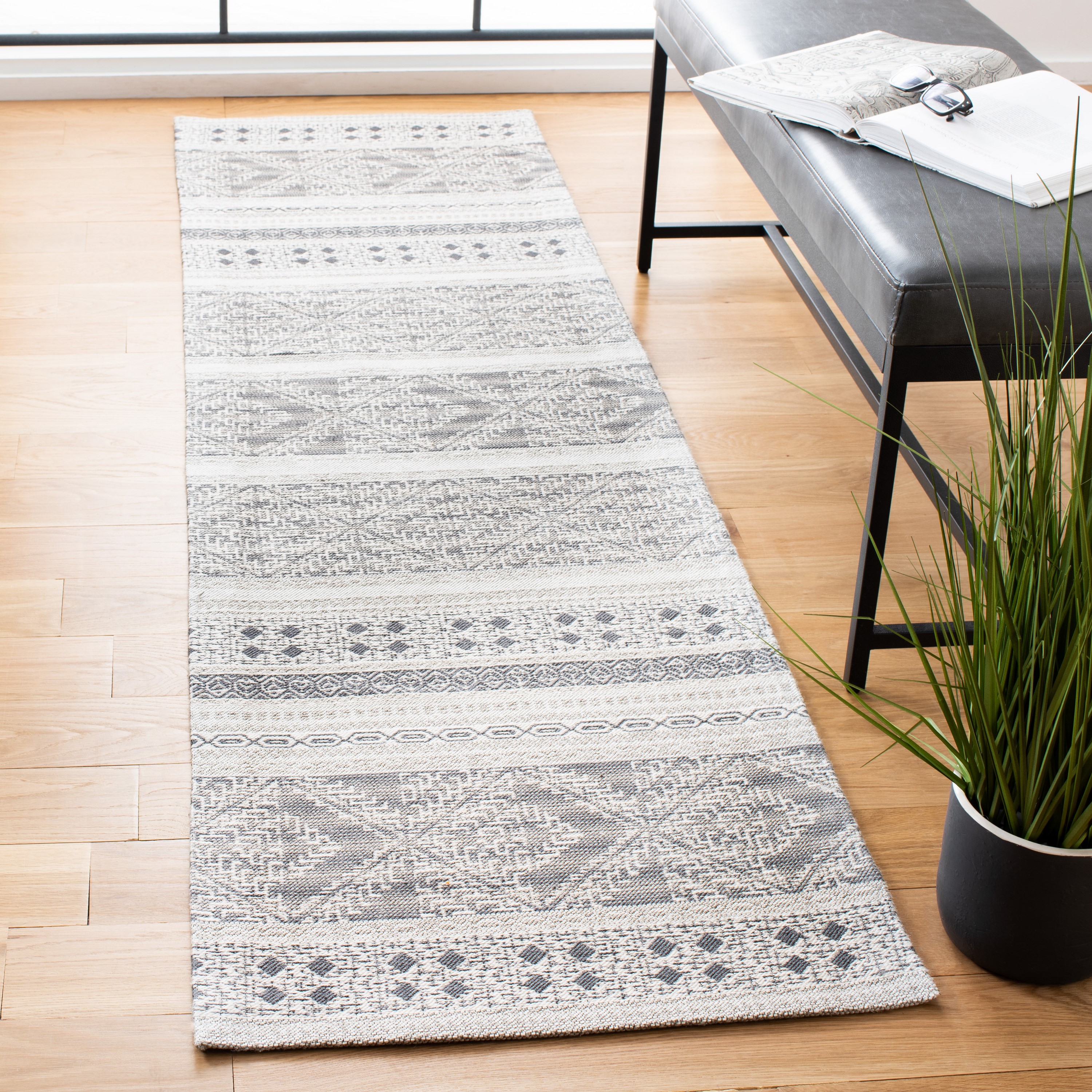Safavieh CLV717F-28 Classic Vintage Massouma 2 x 8 (ft) Polyester Gray Rectangular Indoor Geometric Bohemian/Eclectic Runner rug