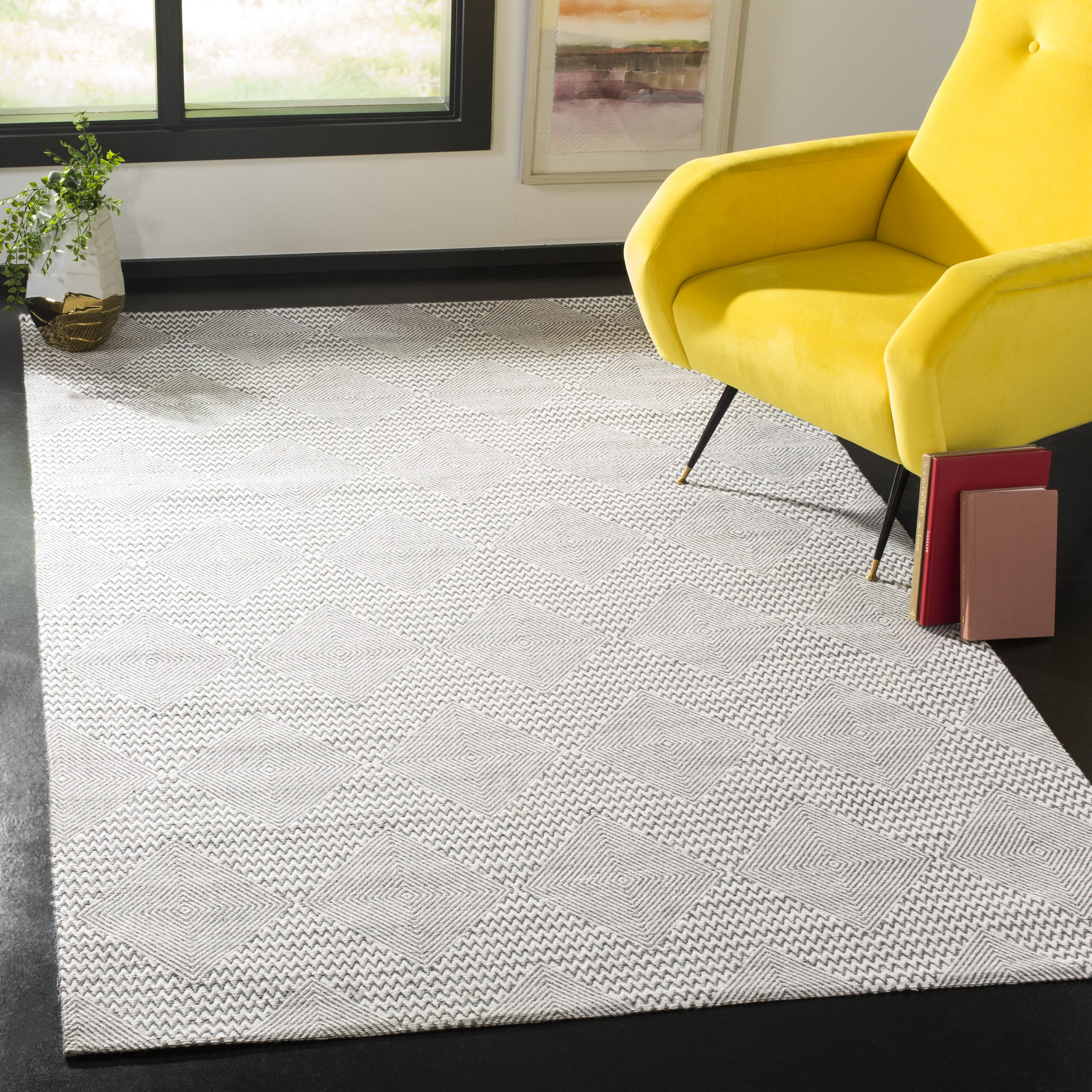Safavieh MRB304F-4 Marbella Hatsue 4 x 6 (ft) Loomed Synthetic Dark Gray/Ivory Rectangular Indoor Abstract Coastal Area rug