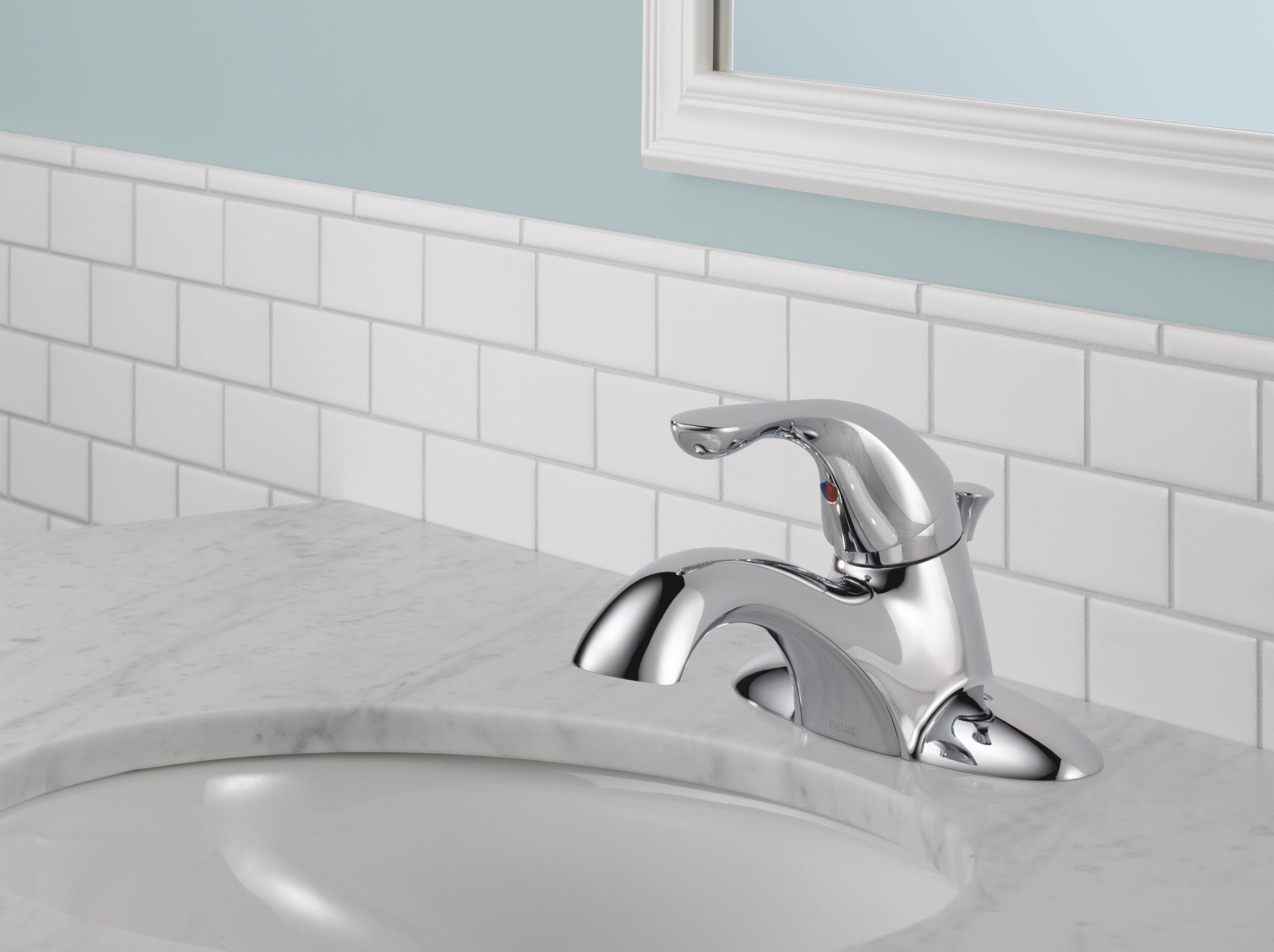 Elegant Delta Classic Chrome Centerset Single-Handle Bathroom Faucet
