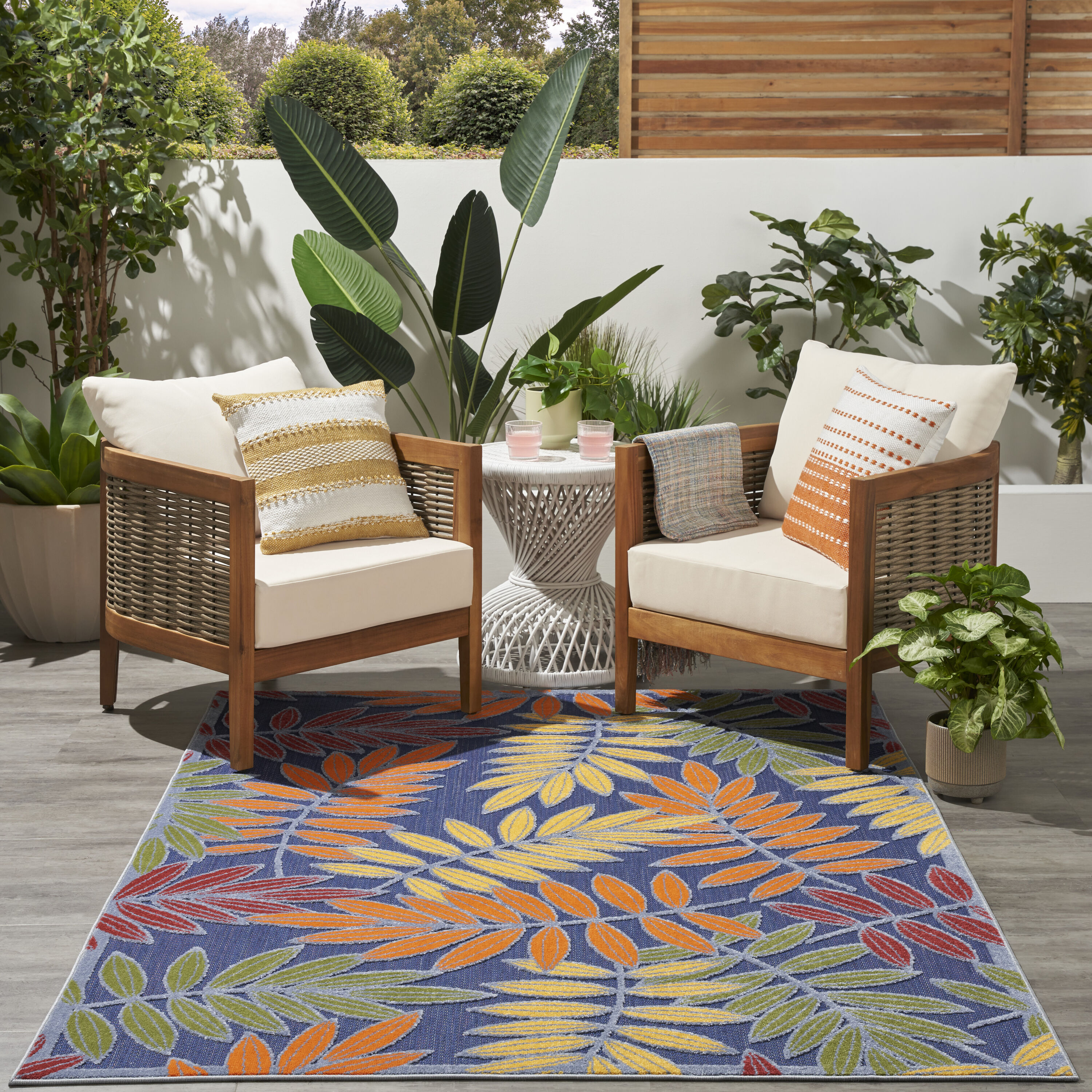 Isalia Floral Indoor / Outdoor Rug