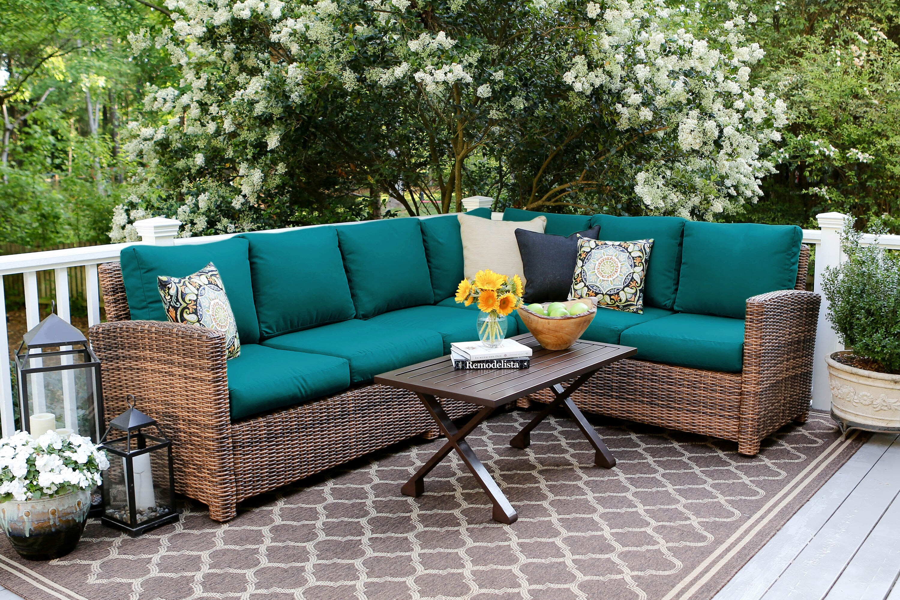 Leisure Made 882914-PEA Dalton 5-Piece Wicker Patio Conversation Set with Blue Cushions