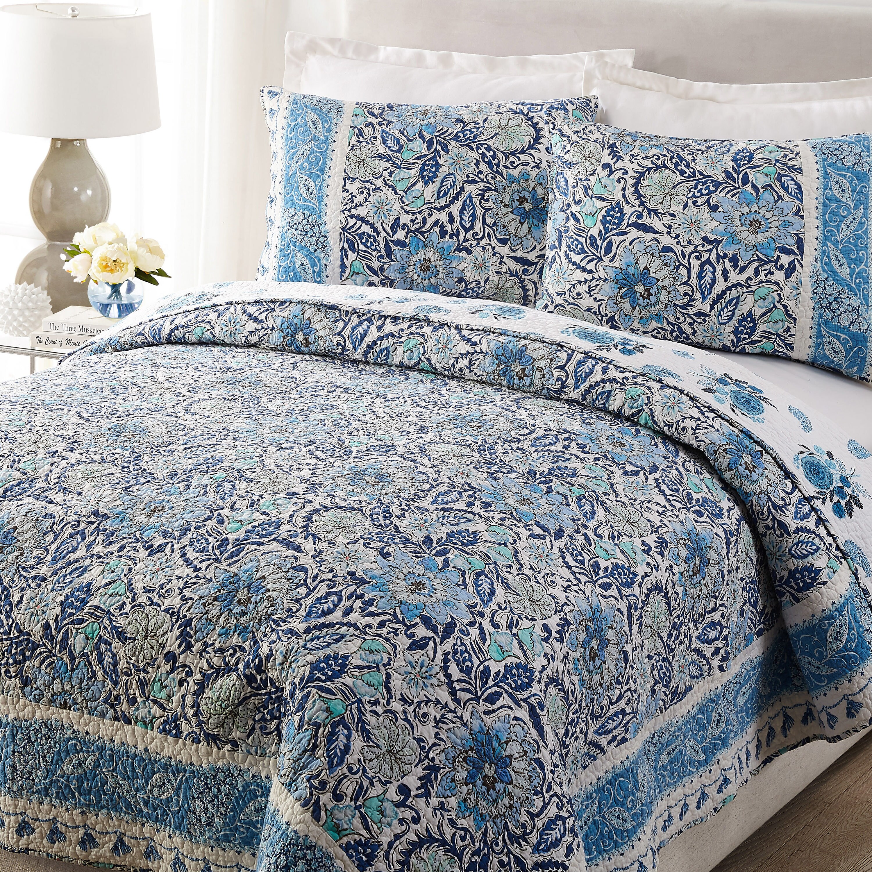 Dena Home Bisou Floral 3-Piece Blue Full/Queen Quilt Set in the