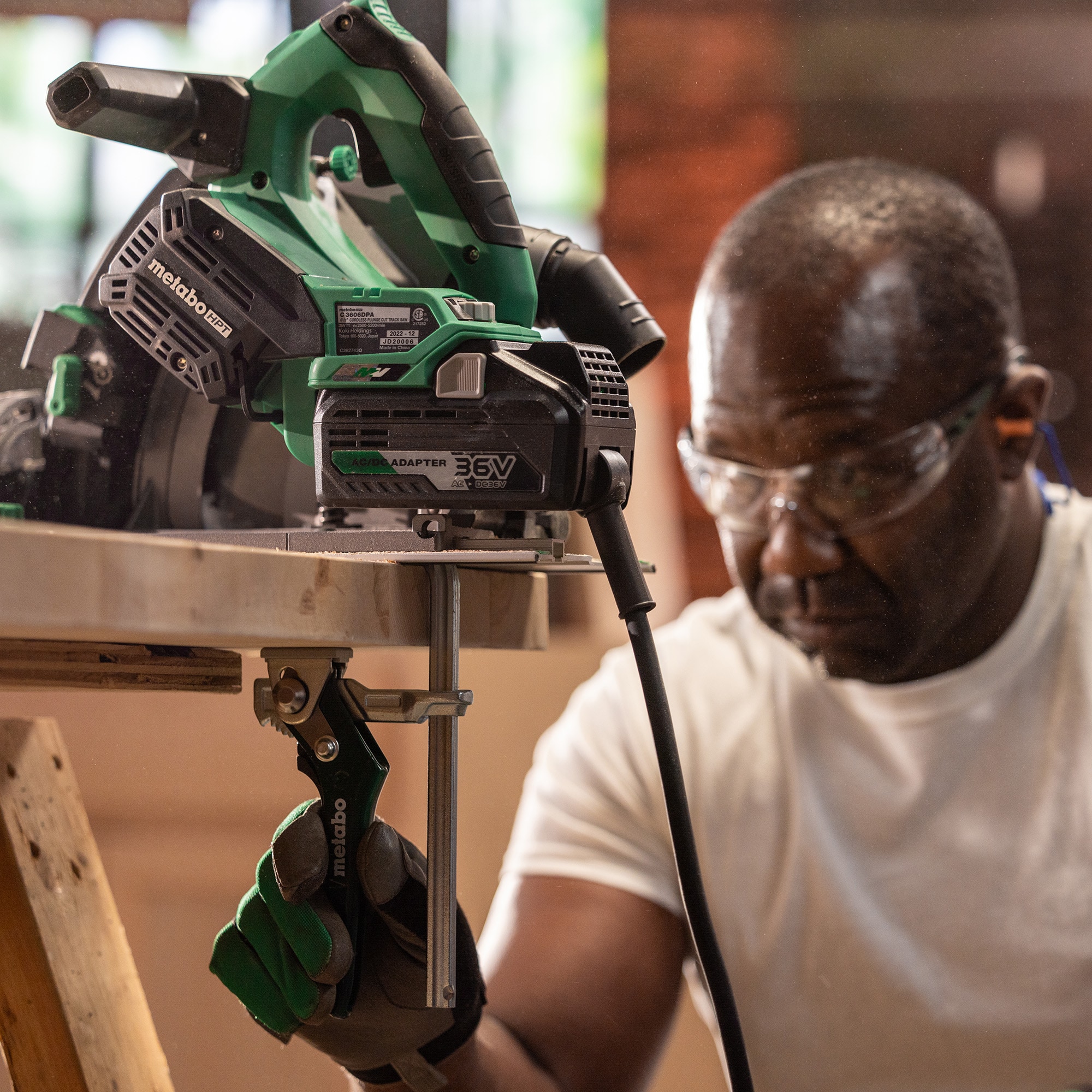 Metabo HPT 36 volt 6 1 2 in Brushless Cordless Plunge Track Circular Saw 1 Battery Charger Included in the Circular Saws department at Lowes