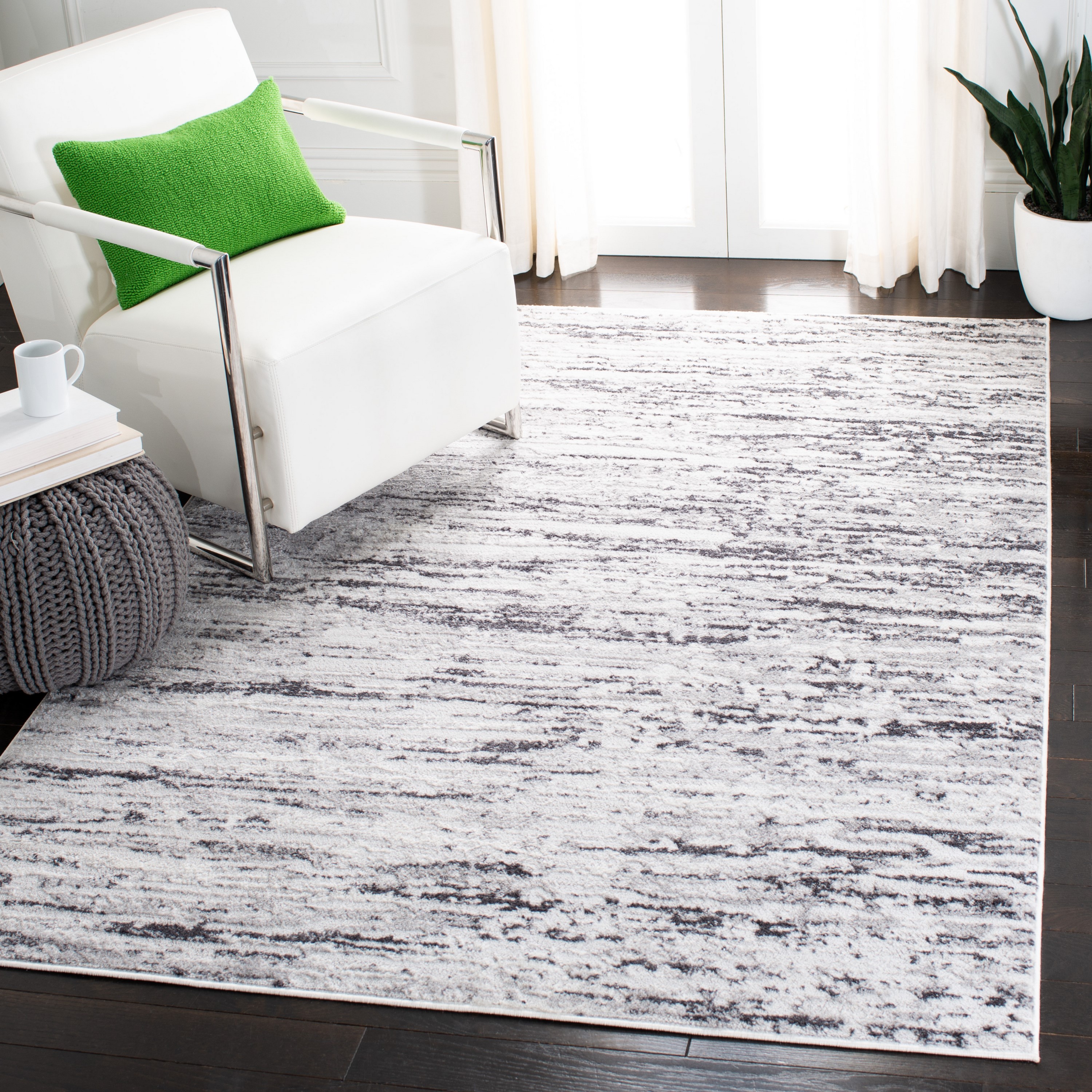 Safavieh ALA768F-5 Amelia Vento 5 x 8 (ft) Loomed Polypropylene Light Gray/Charcoal Rectangular Indoor Distressed/Overdyed Bohemian/Eclectic Area rug