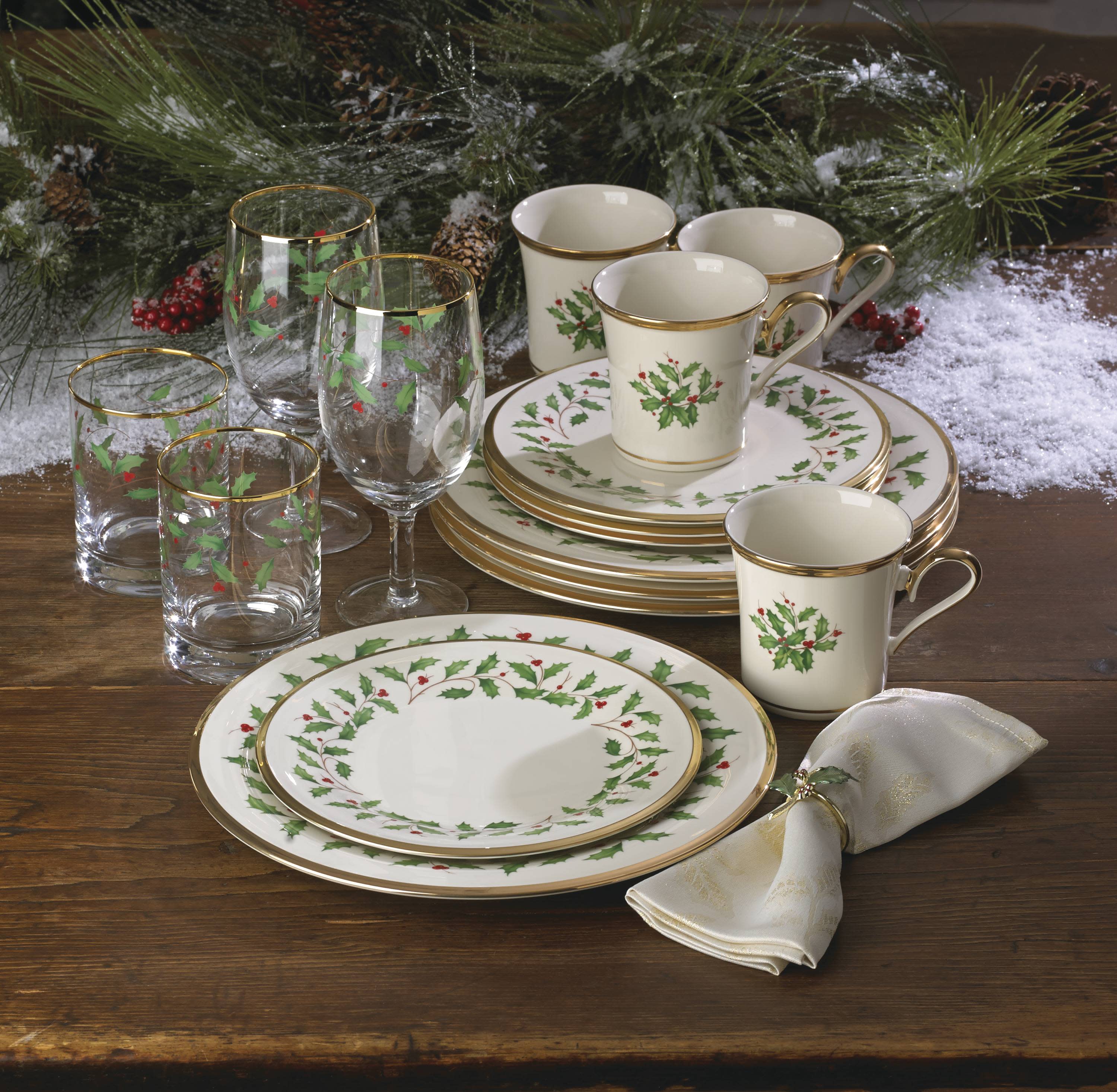 Lenox Holiday 12-Piece Porcelain Dinnerware Set with Gold Detailing